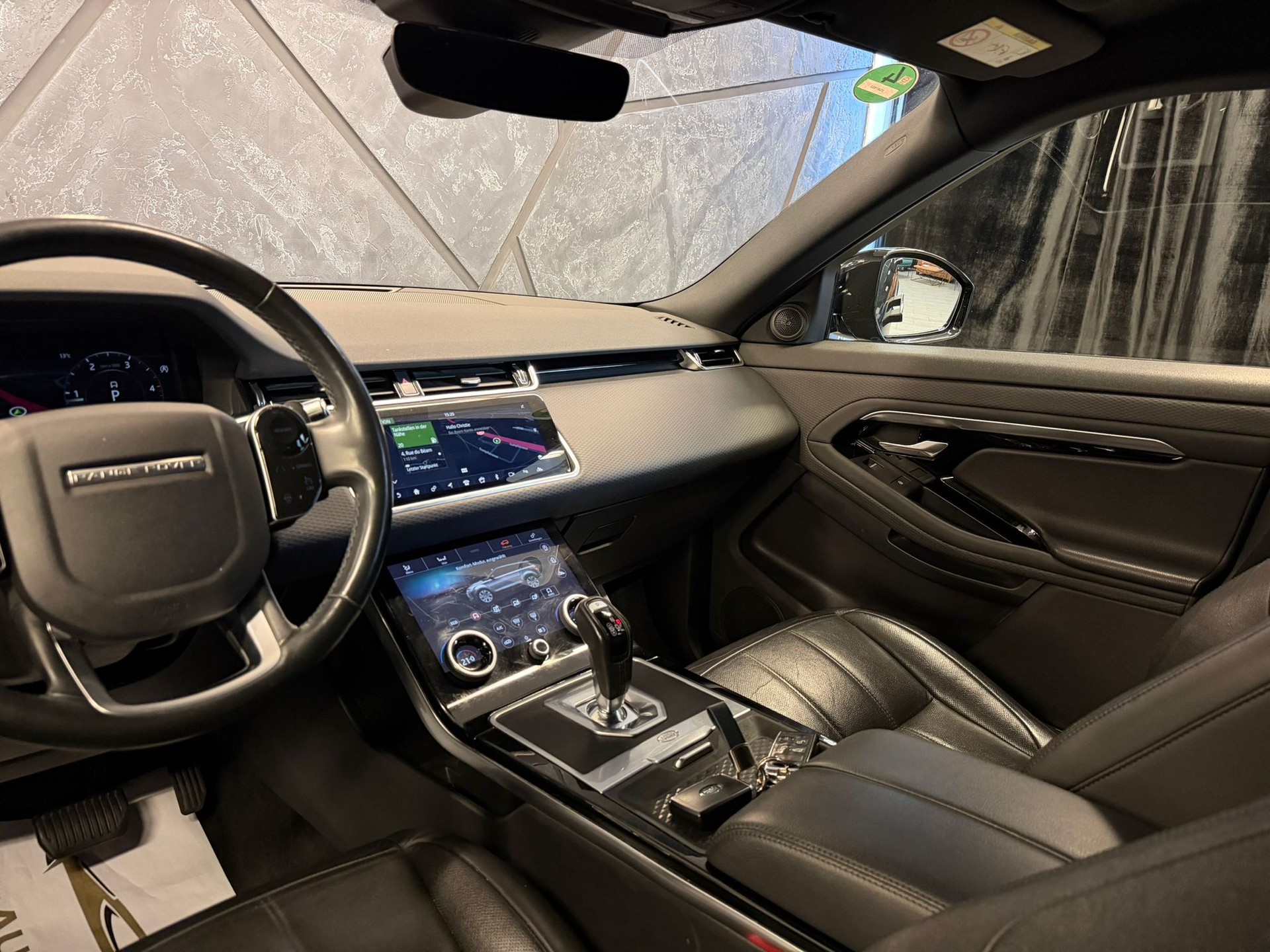 LAND ROVER Range Rover Evoque D 150 S AT9-image-9