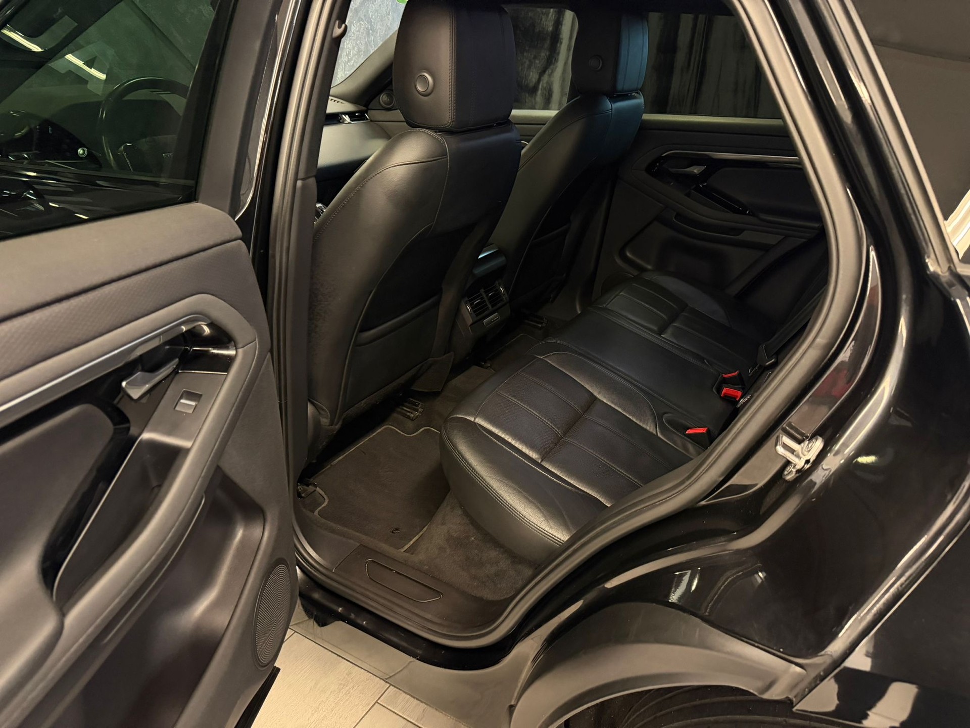 LAND ROVER Range Rover Evoque D 150 S AT9-image-12