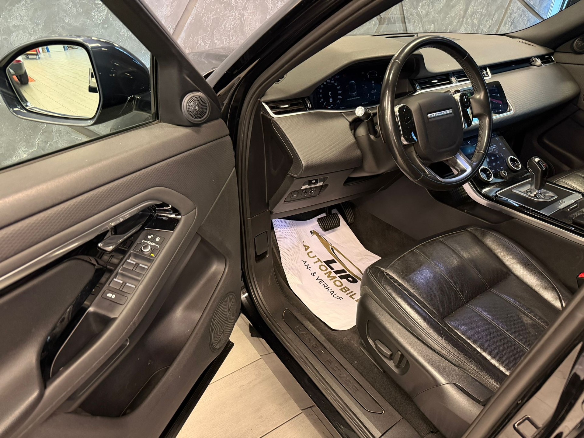 LAND ROVER Range Rover Evoque D 150 S AT9-image-10