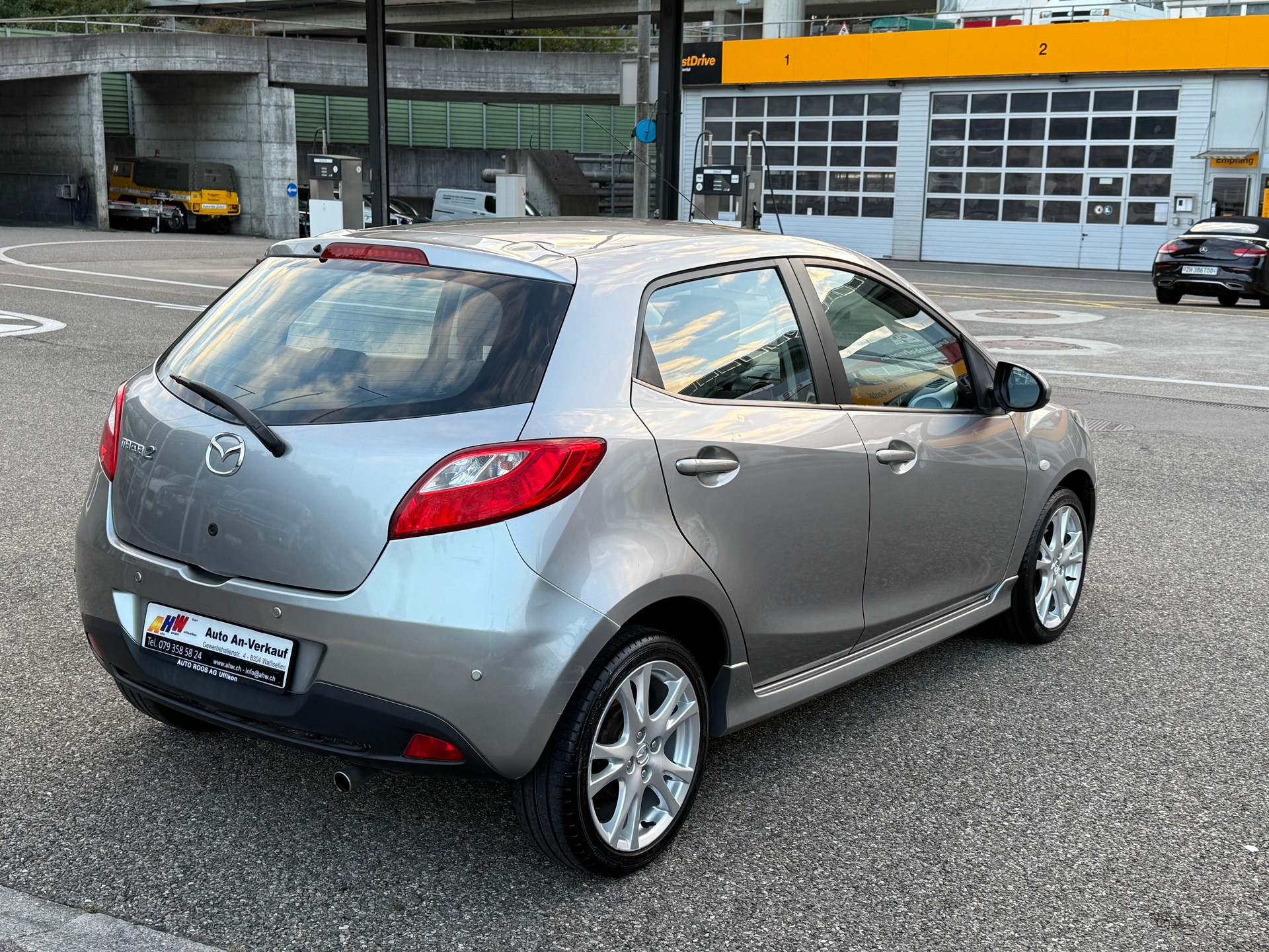 MAZDA 2 1.5i 16V Sport / Frisch ab MFK 03.12.2025 / Servicegepflegt bei Mazda / PDC / AUX / Klima-image-3