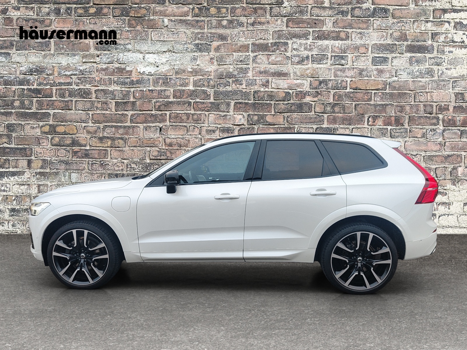VOLVO XC60 2.0 T8 TE R-Design eAWD-showroom-element-1