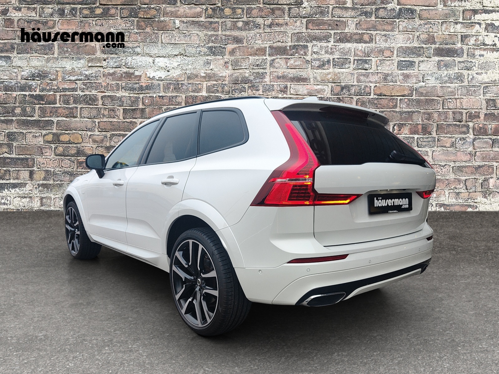 VOLVO XC60 2.0 T8 TE R-Design eAWD-showroom-element-2