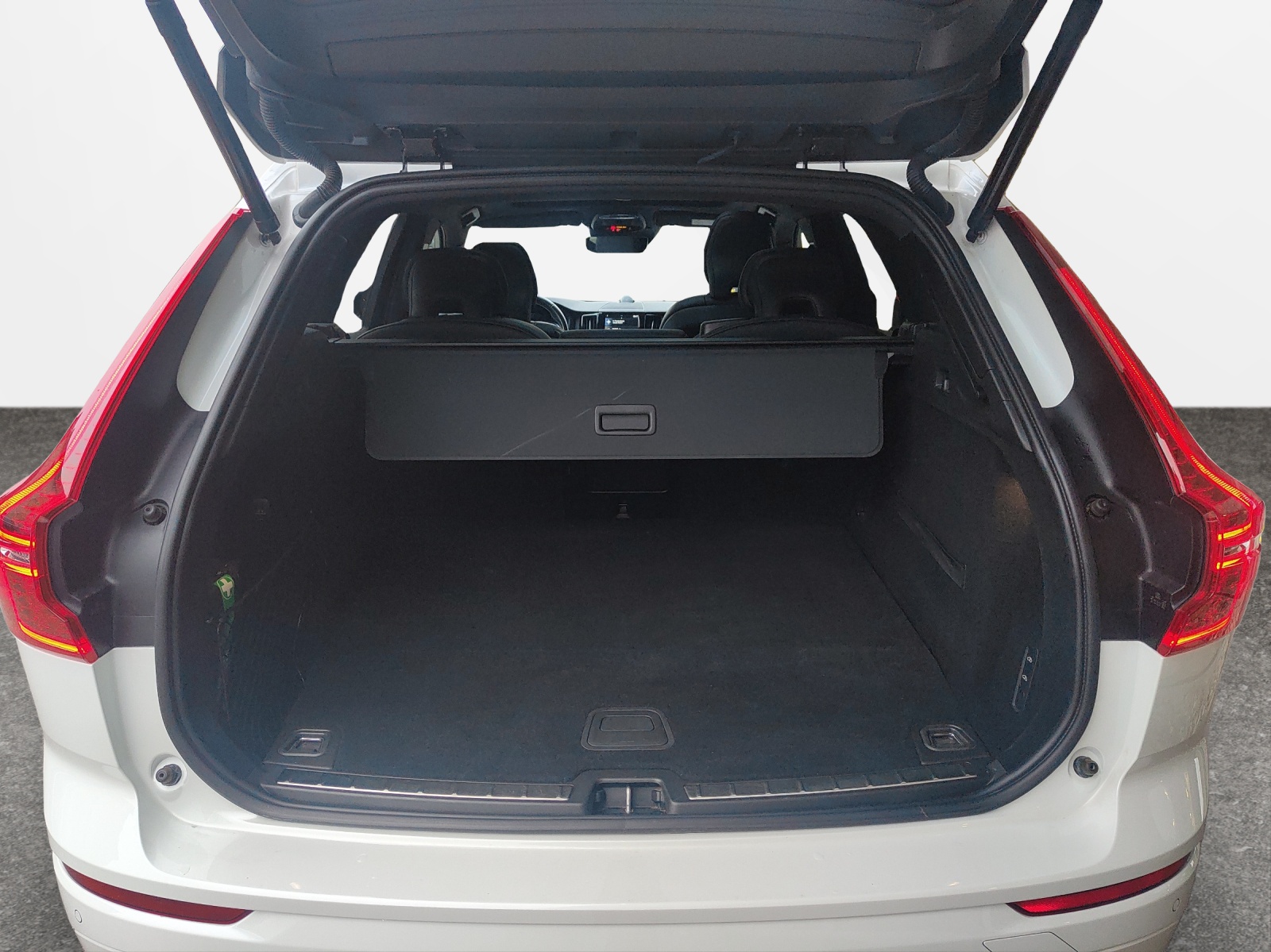 VOLVO XC60 2.0 T8 TE R-Design eAWD-image-14