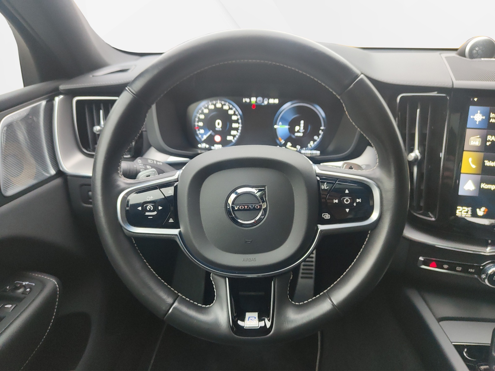 VOLVO XC60 2.0 T8 TE R-Design eAWD-image-6