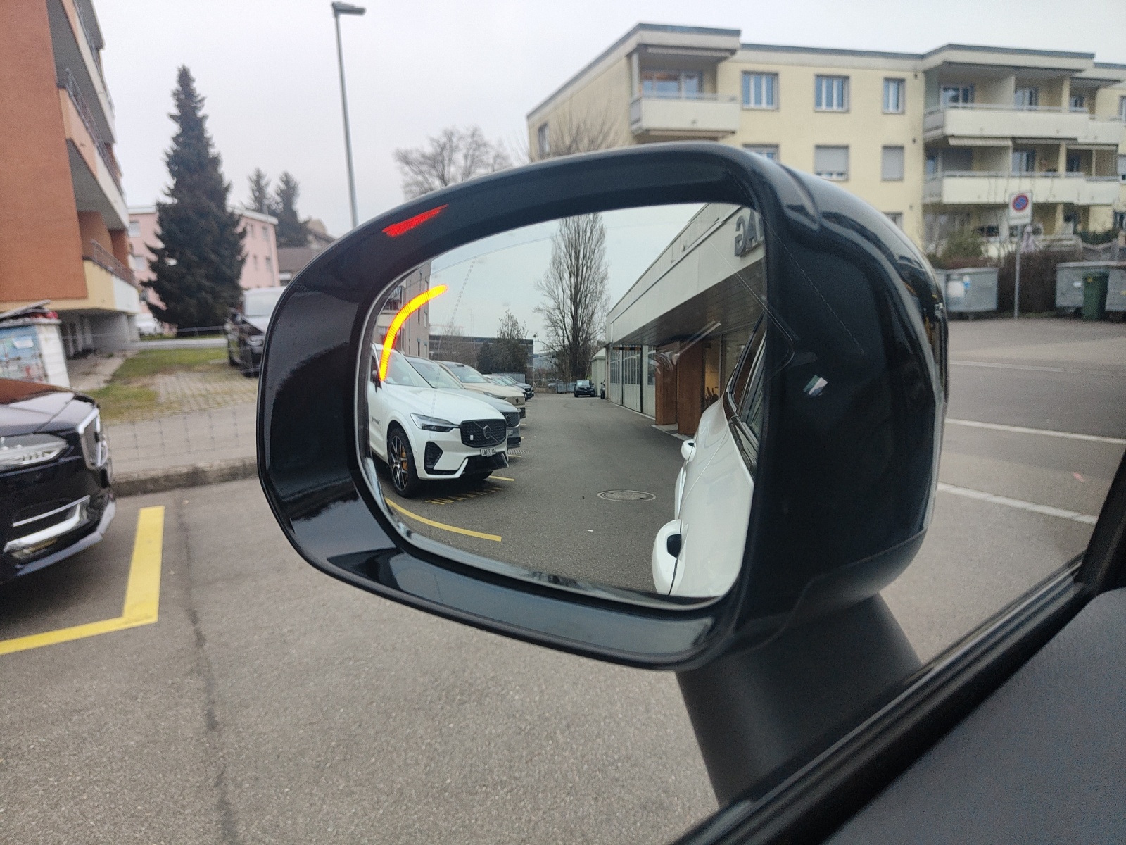 VOLVO XC60 2.0 T8 TE R-Design eAWD-image-9