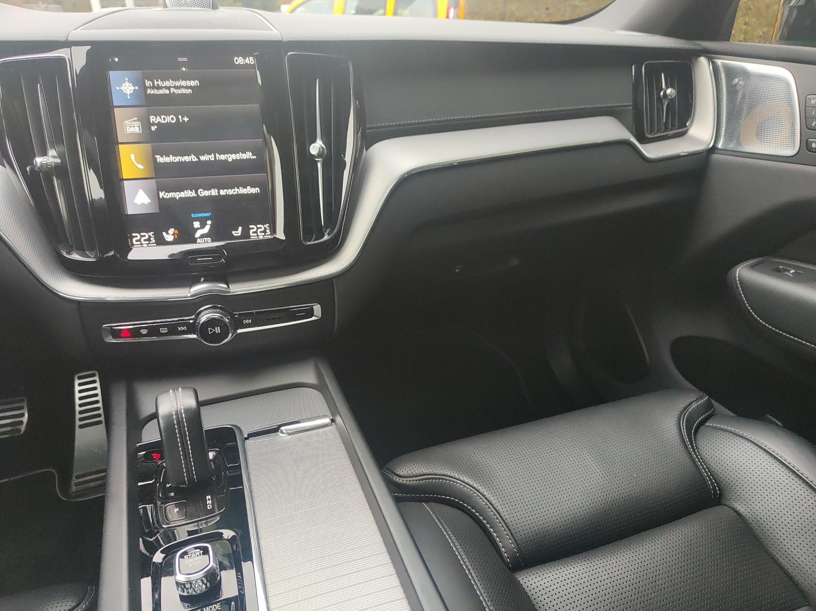 VOLVO XC60 2.0 T8 TE R-Design eAWD-image-7