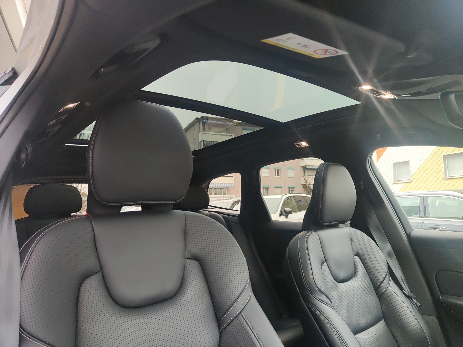 VOLVO XC60 2.0 T8 TE R-Design eAWD-image-10