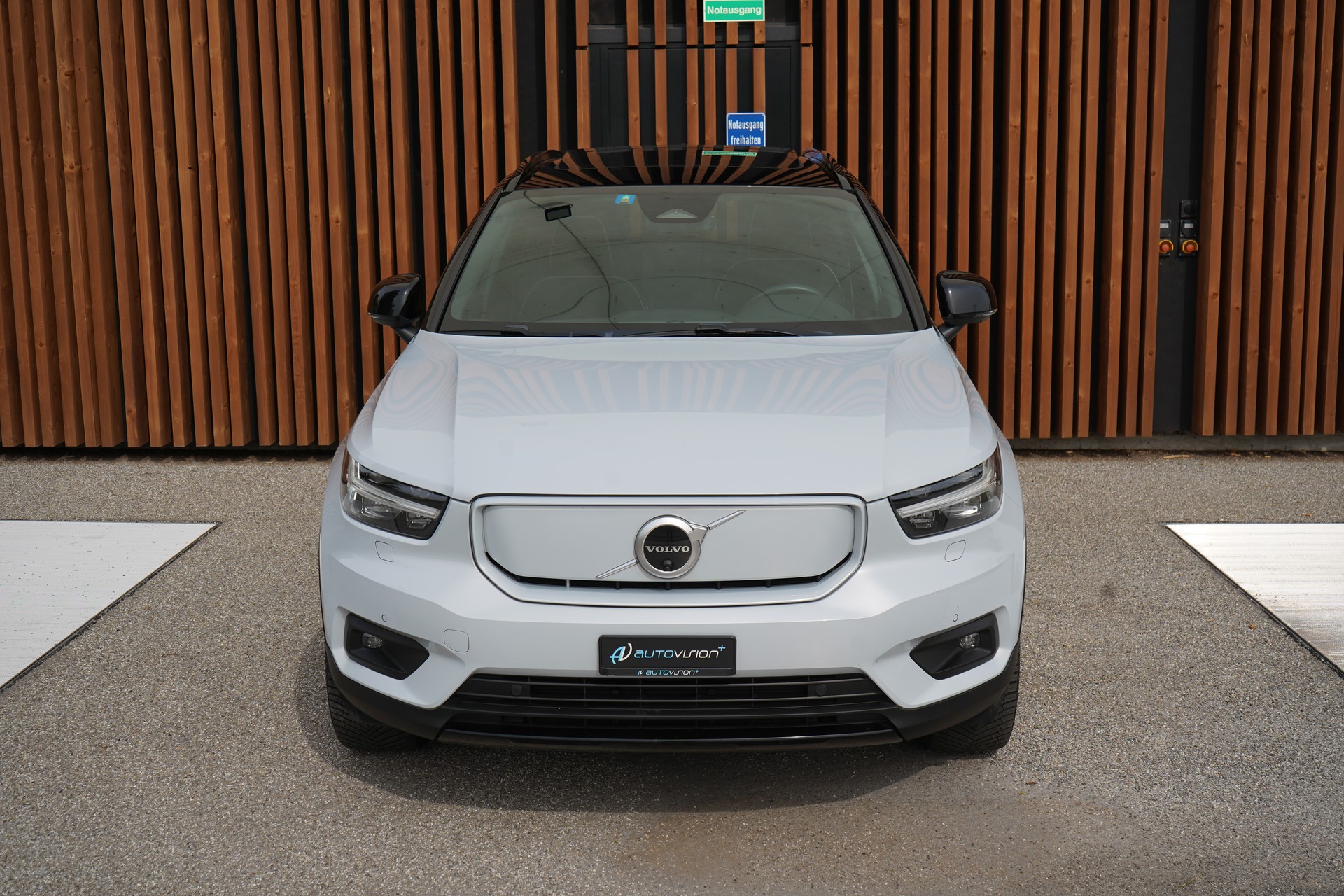 VOLVO XC40 P8 AWD PURE ELECTRIC R-DESIGN l 408 PS-image-14