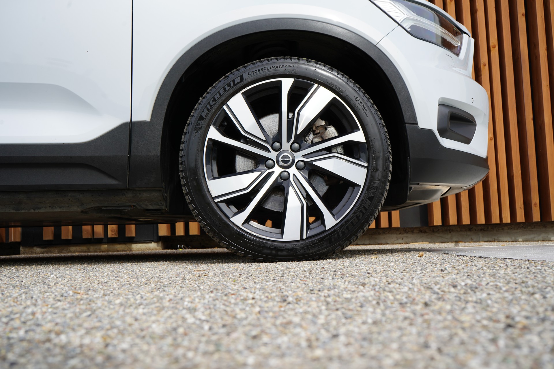 VOLVO XC40 P8 AWD PURE ELECTRIC R-DESIGN l 408 PS-image-18