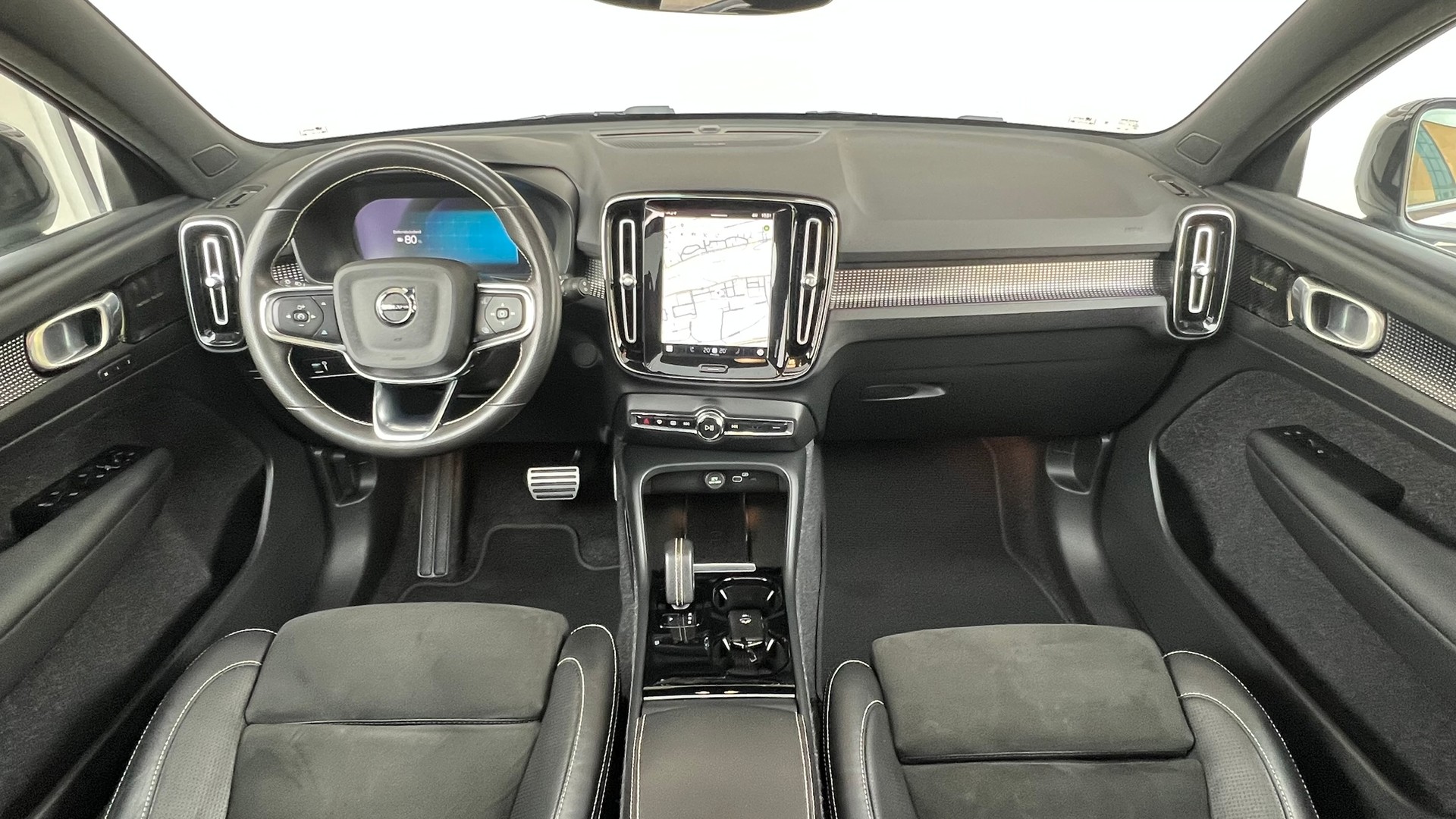 VOLVO XC40 P8 AWD PURE ELECTRIC R-DESIGN l 408 PS-image-20