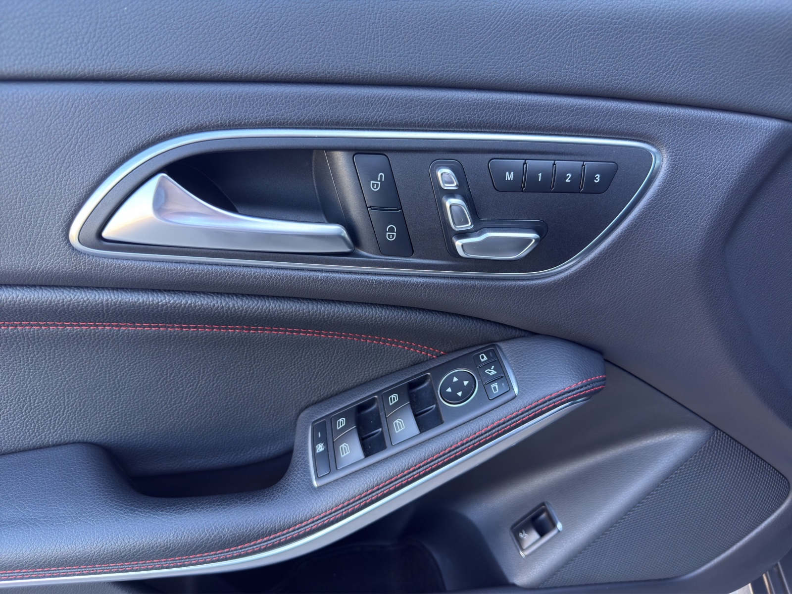 MERCEDES-BENZ CLA 200 AMG Line-image-7