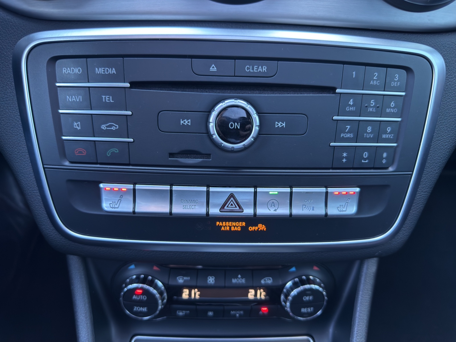 MERCEDES-BENZ CLA 200 AMG Line-image-14