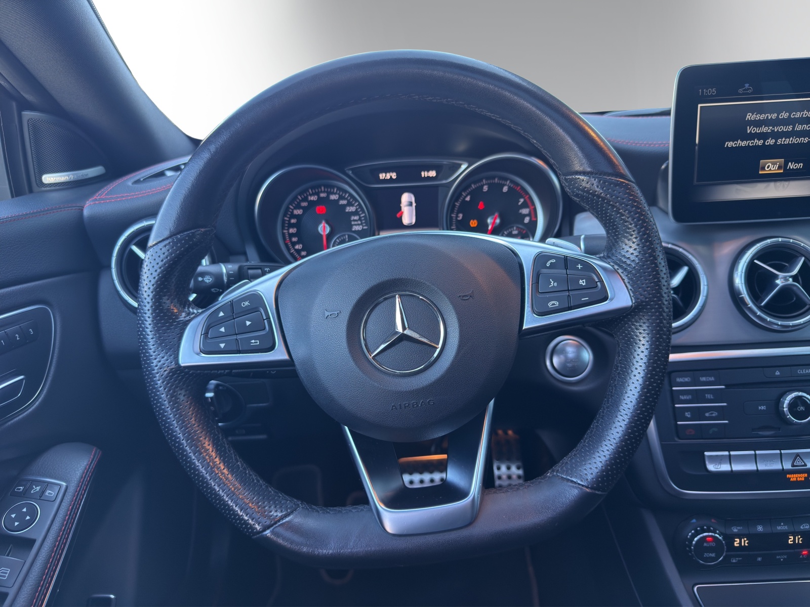 MERCEDES-BENZ CLA 200 AMG Line-image-13