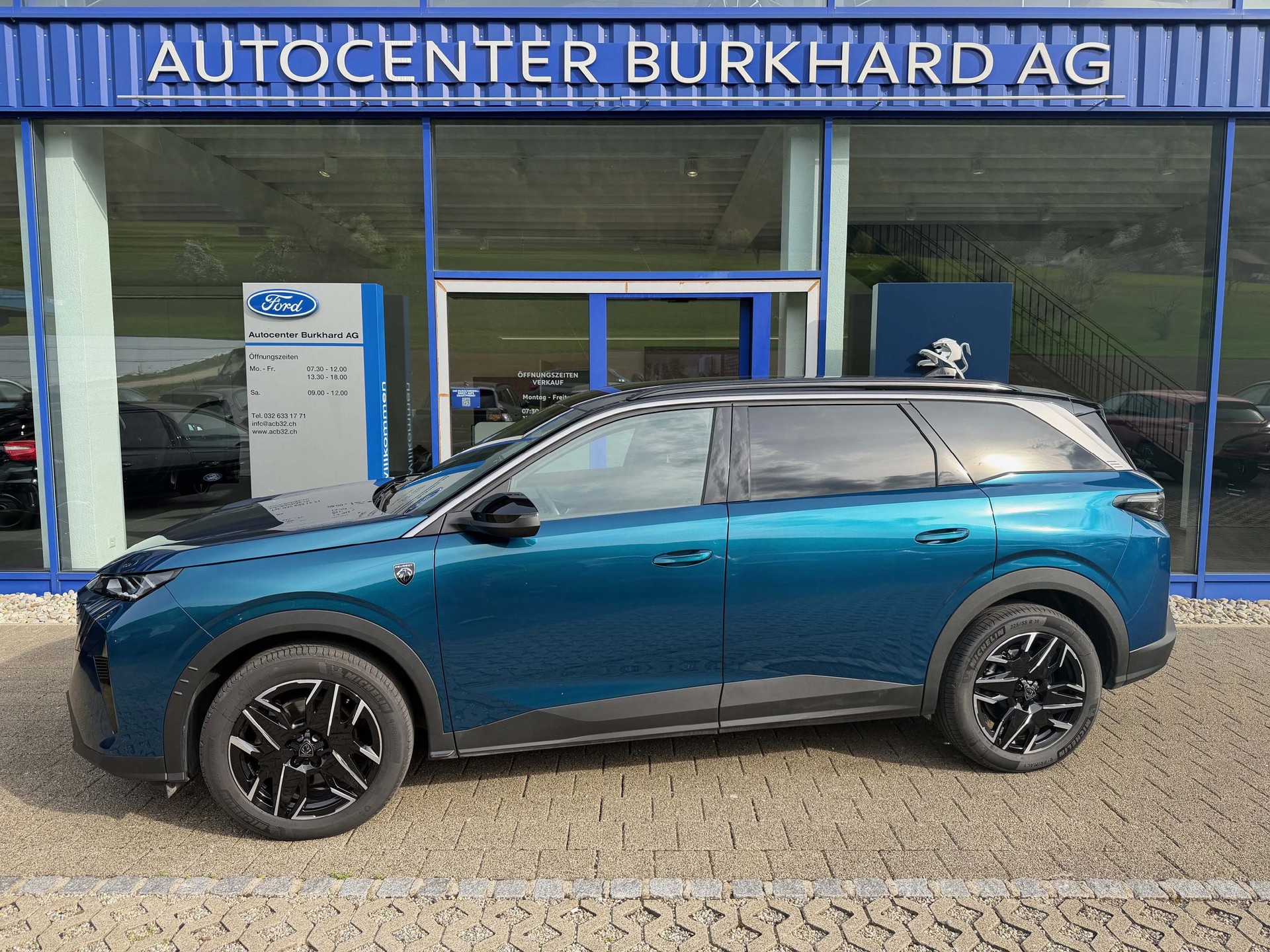 PEUGEOT 5008 1.2 Hybrid GT * 5 Jahre Werksgarantie*-image-0