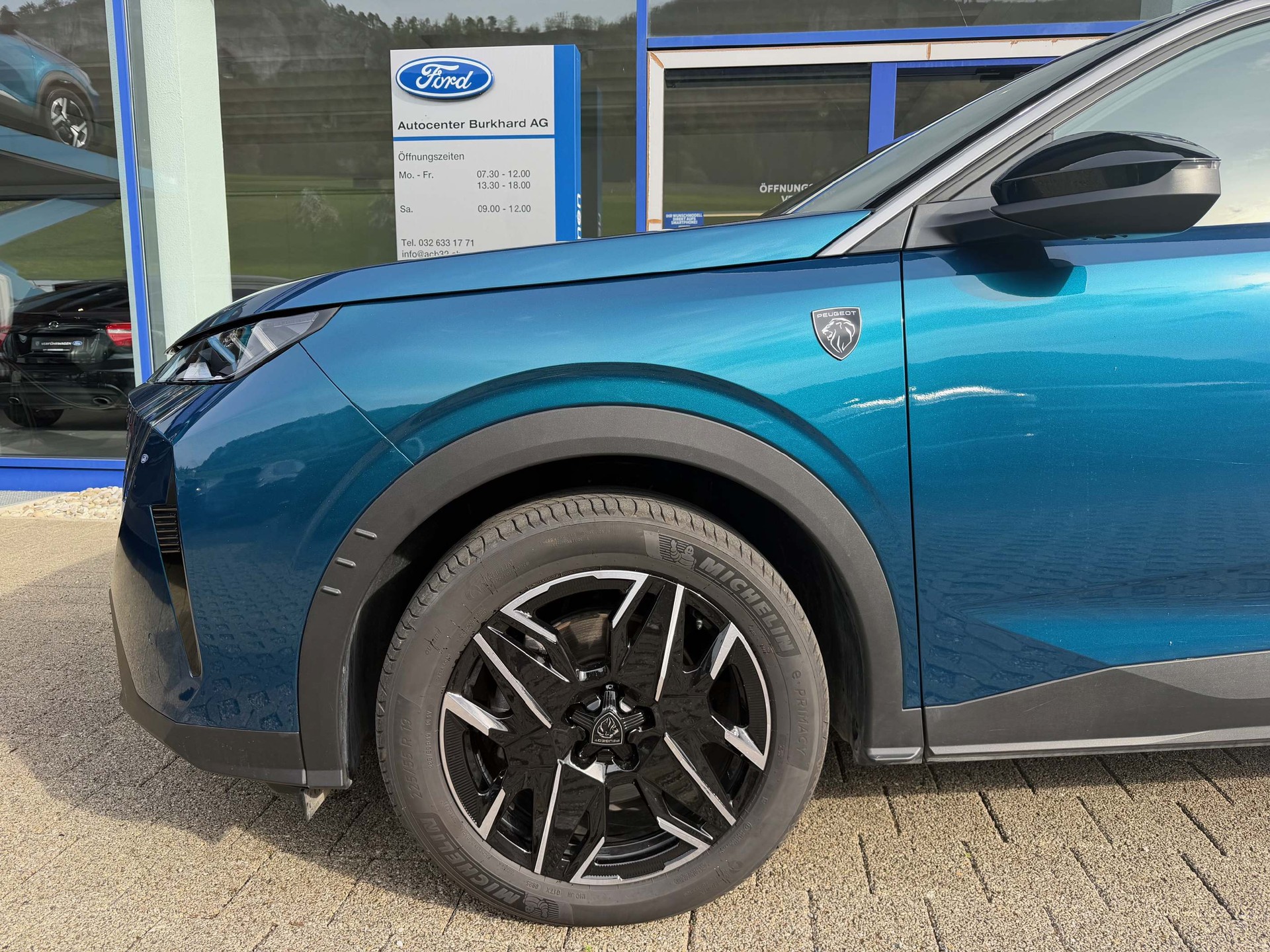PEUGEOT 5008 1.2 Hybrid GT * 5 Jahre Werksgarantie*-image-3
