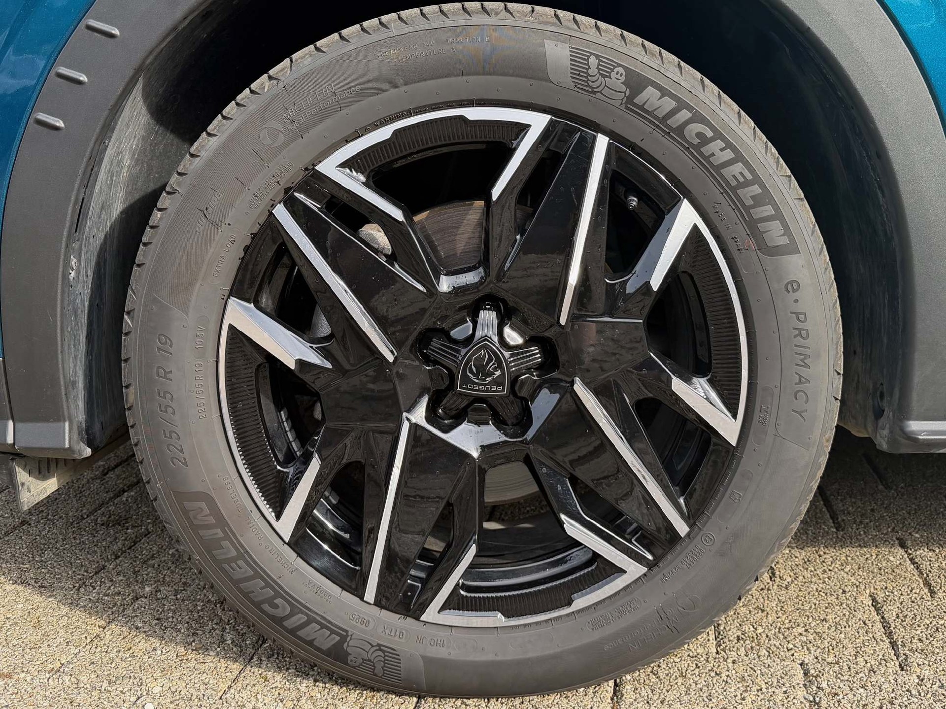 PEUGEOT 5008 1.2 Hybrid GT * 5 Jahre Werksgarantie*-image-13