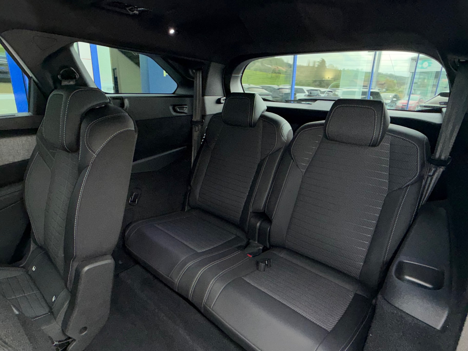 PEUGEOT 5008 1.2 Hybrid GT * 5 Jahre Werksgarantie*-image-9