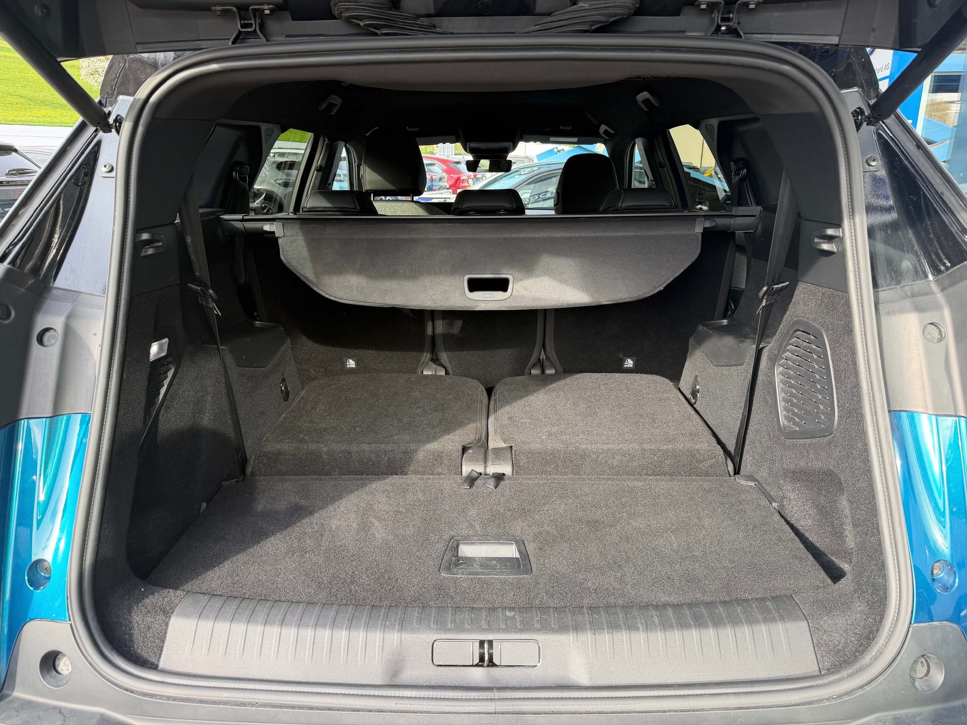 PEUGEOT 5008 1.2 Hybrid GT * 5 Jahre Werksgarantie*-image-10