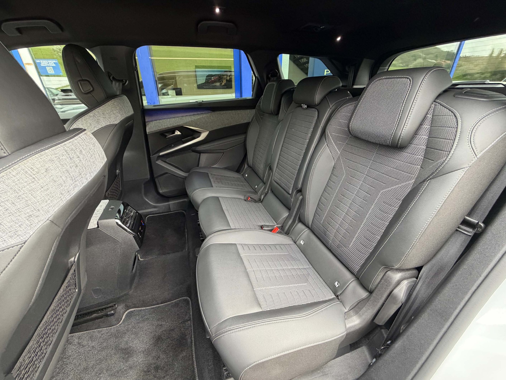 PEUGEOT 5008 1.2 Hybrid GT * 5 Jahre Werksgarantie*-image-8