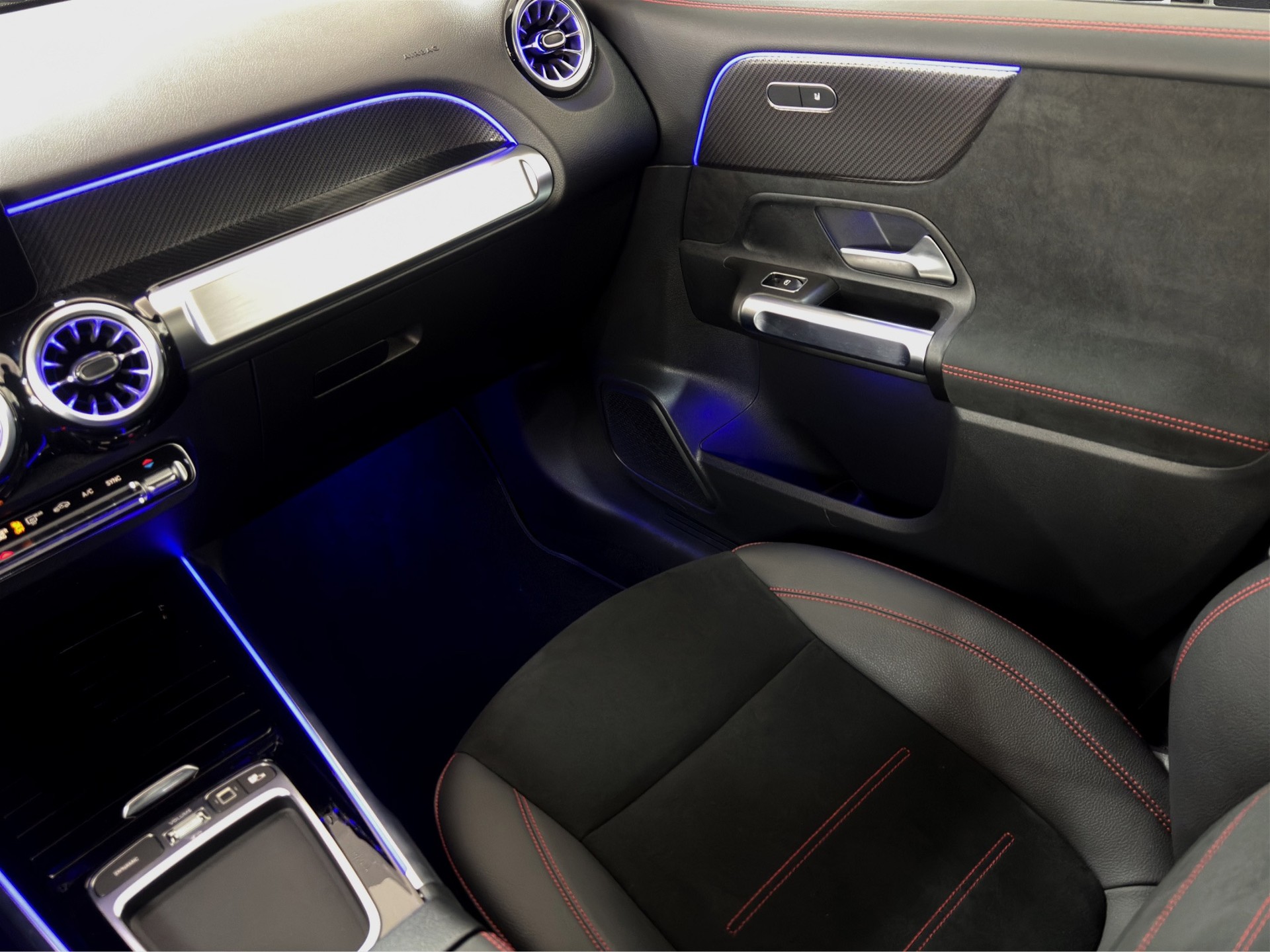 MERCEDES-BENZ GLB 200 AMG-Line 7G-Tronic "Night Star-Distronic"-image-17