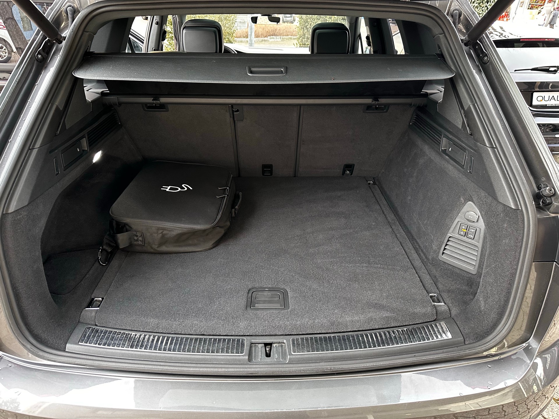 VW Touareg 3.0 TSI eHybrid R Tiptronic-image-14