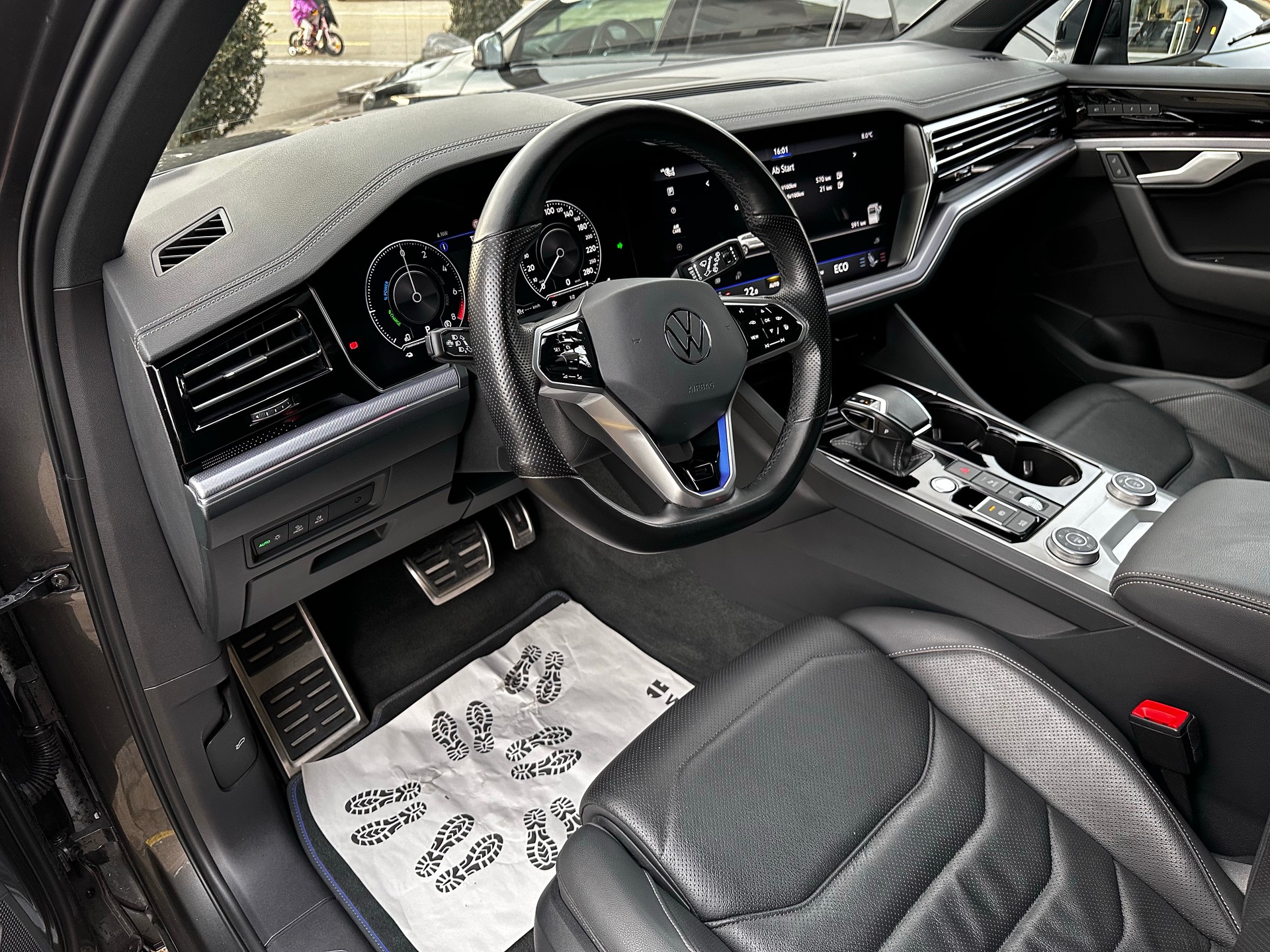 VW Touareg 3.0 TSI eHybrid R Tiptronic-image-5