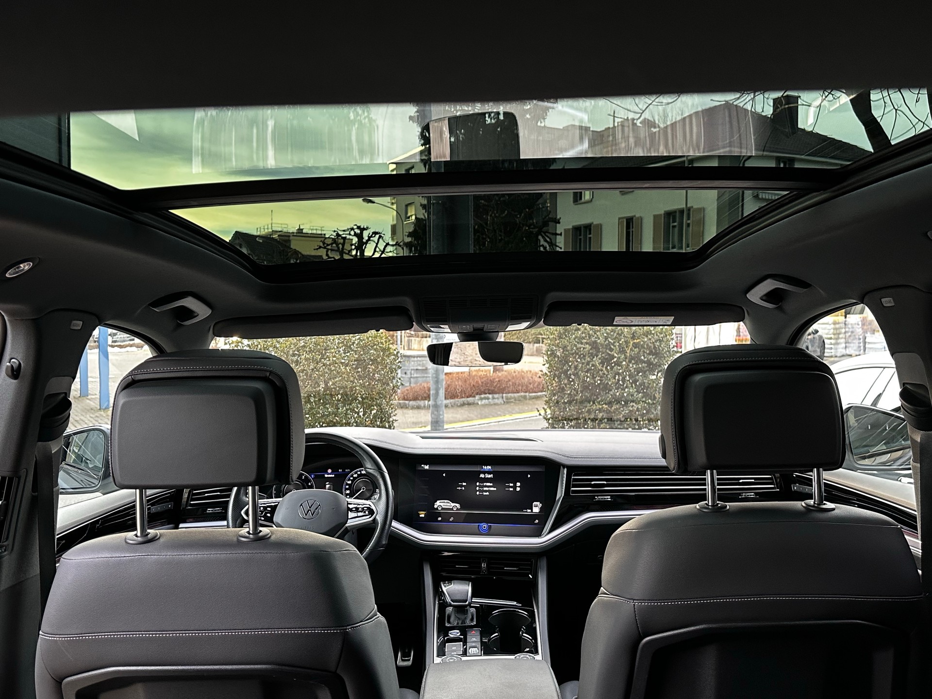 VW Touareg 3.0 TSI eHybrid R Tiptronic-image-11