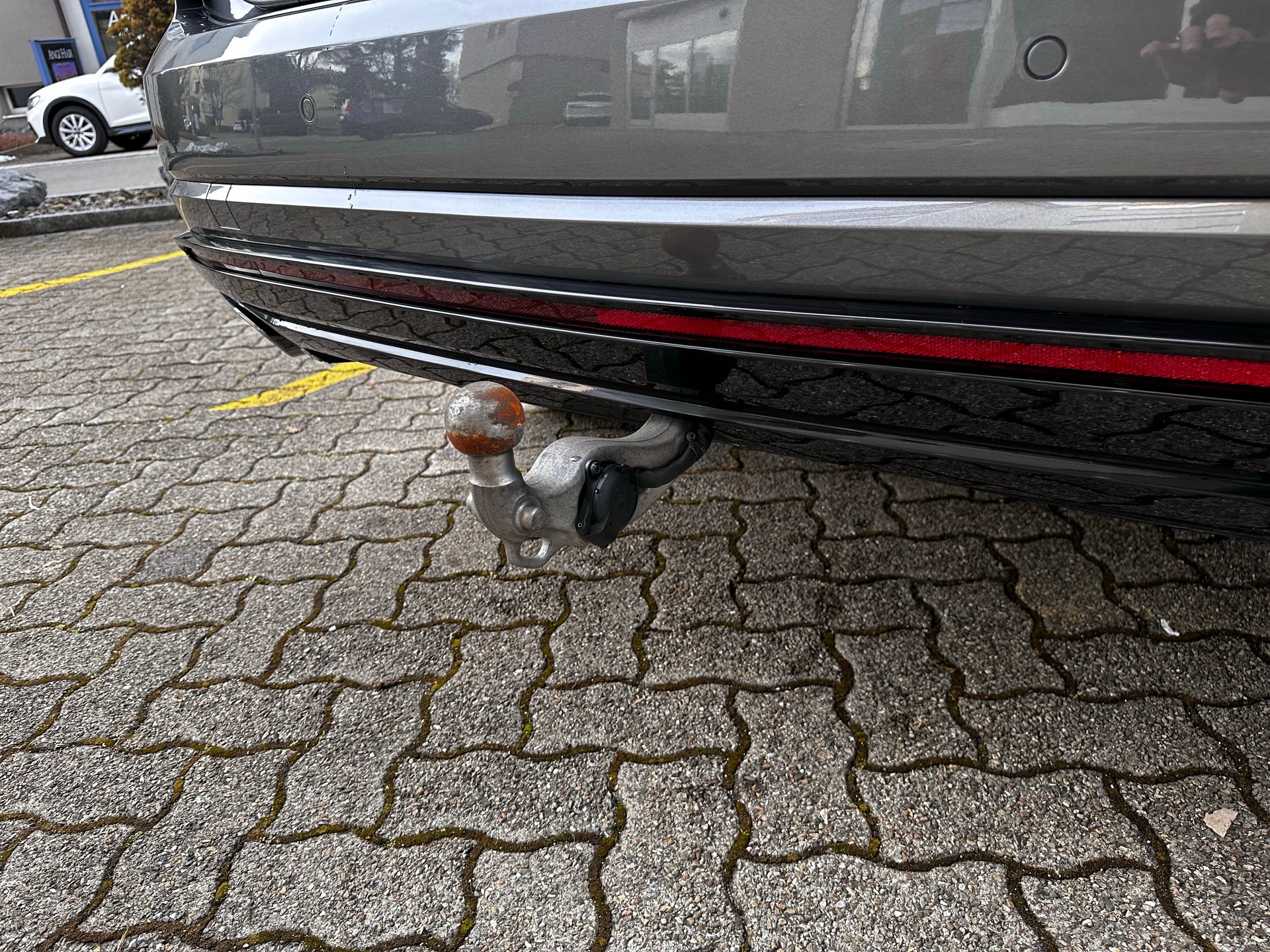 VW Touareg 3.0 TSI eHybrid R Tiptronic-image-13