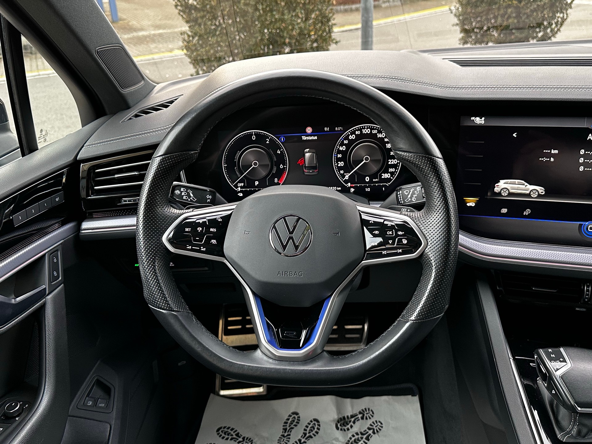 VW Touareg 3.0 TSI eHybrid R Tiptronic-image-6