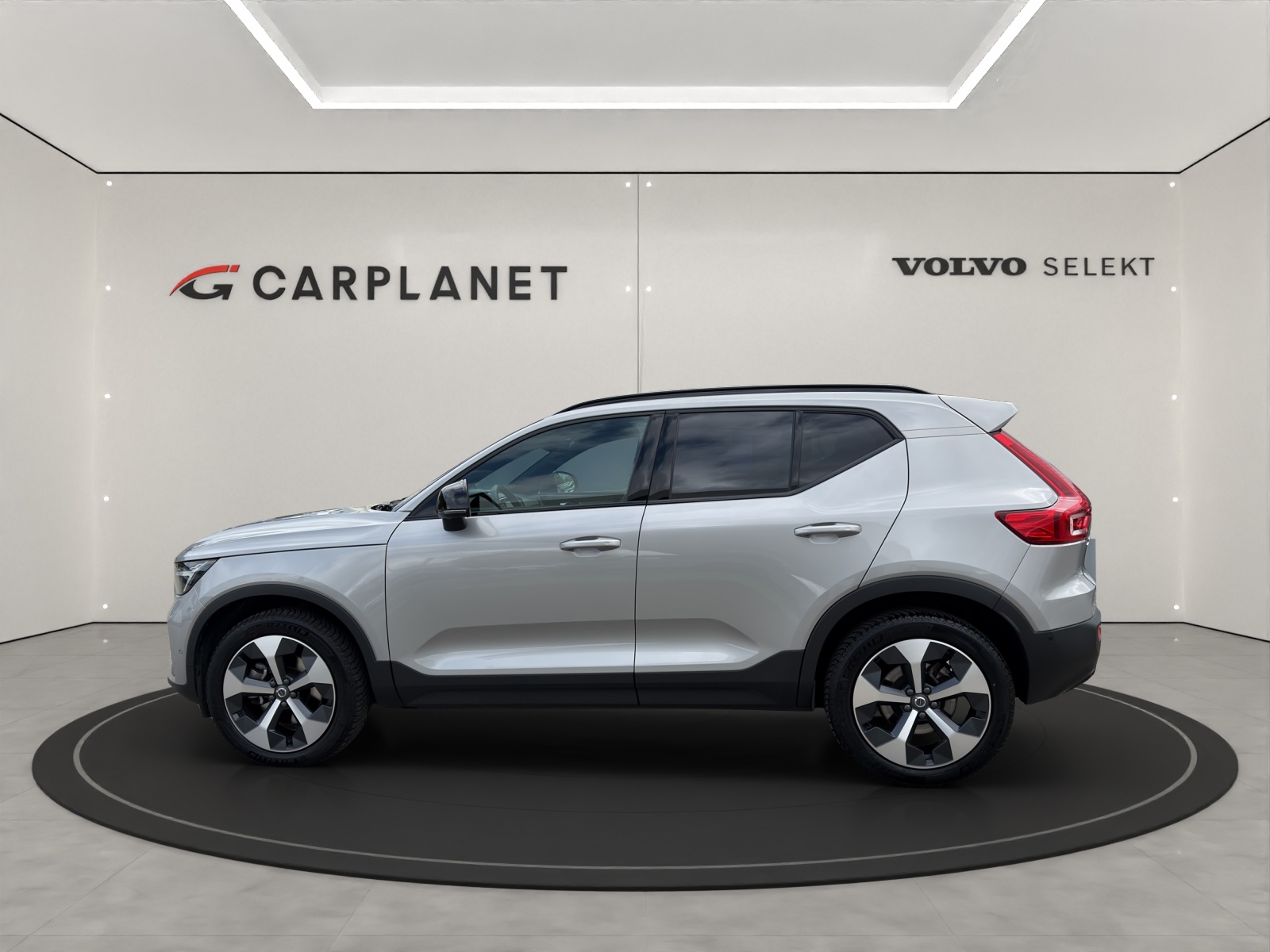 VOLVO XC40 2.0 B4 MH Plus Dark-image-1