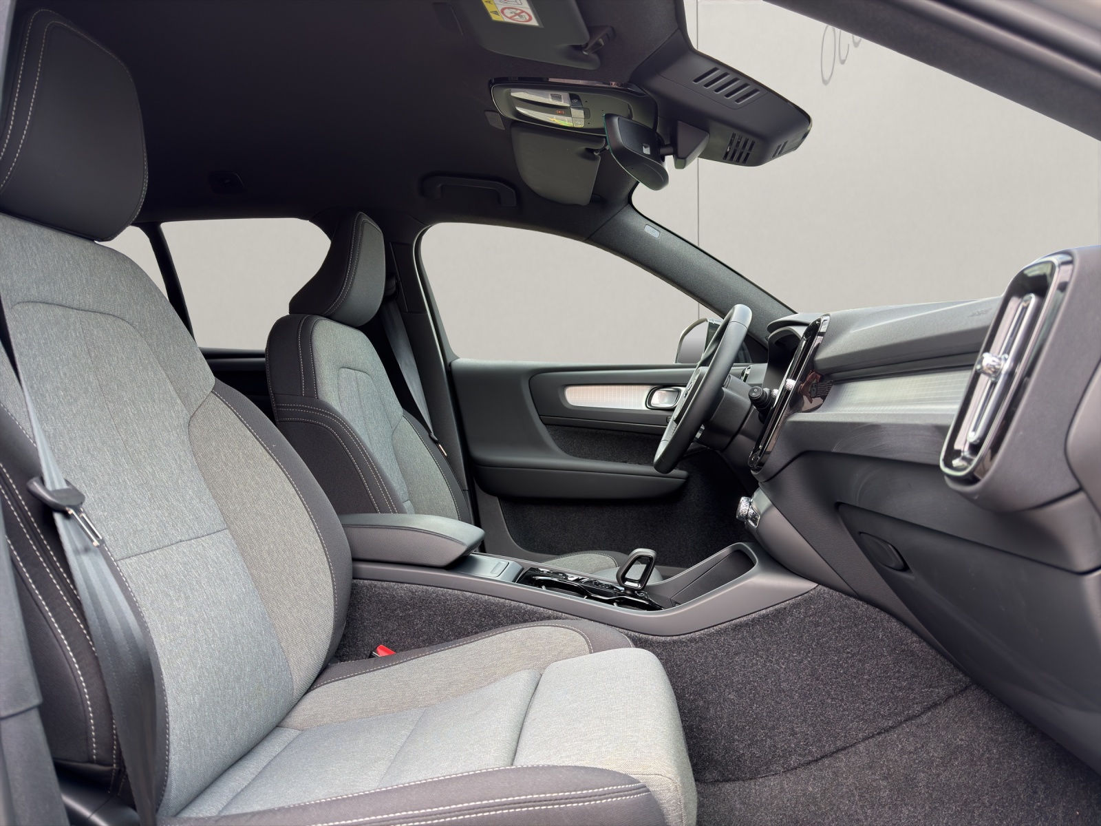 VOLVO XC40 2.0 B4 MH Plus Dark-image-11