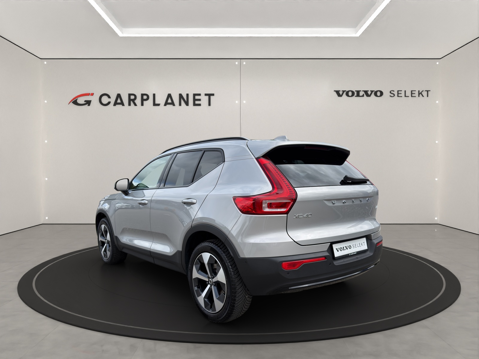 VOLVO XC40 2.0 B4 MH Plus Dark-image-3