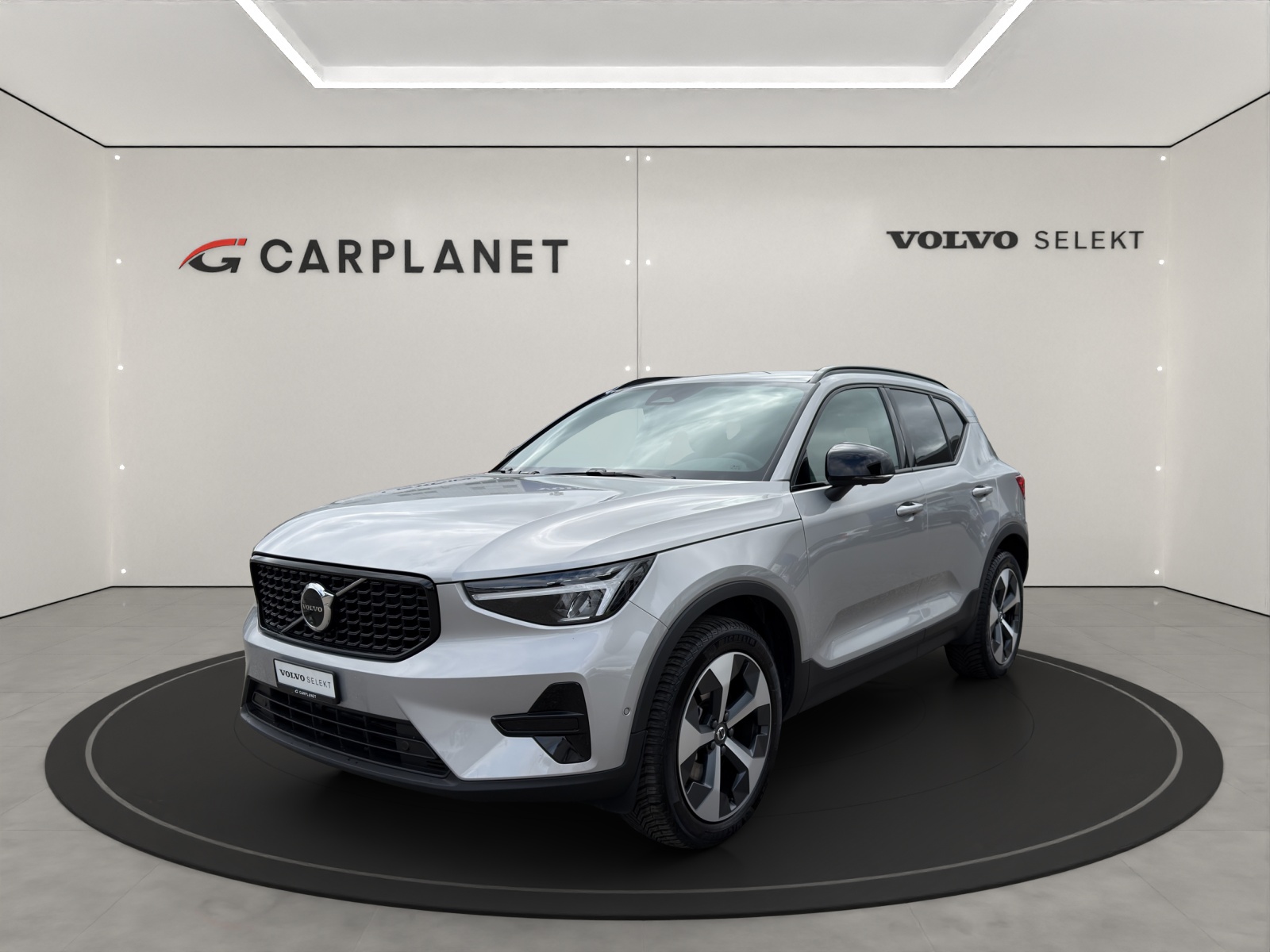 VOLVO XC40 2.0 B4 MH Plus Dark-image-0