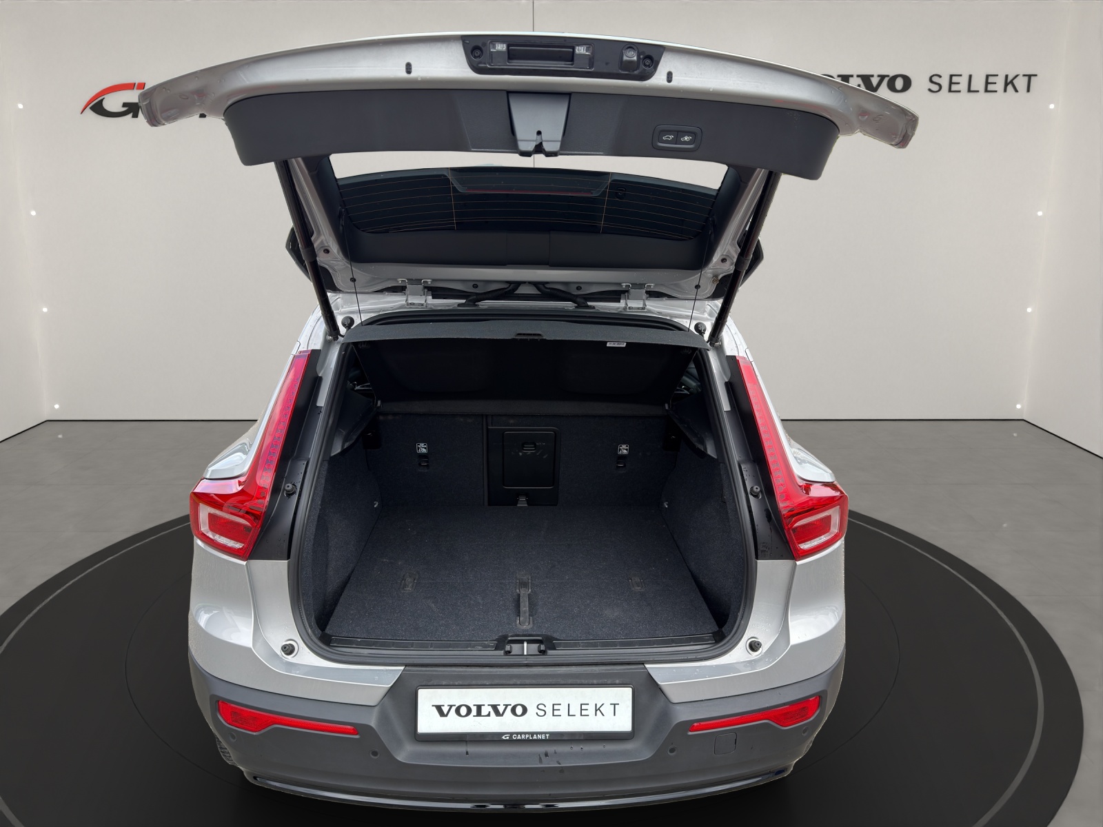 VOLVO XC40 2.0 B4 MH Plus Dark-image-6