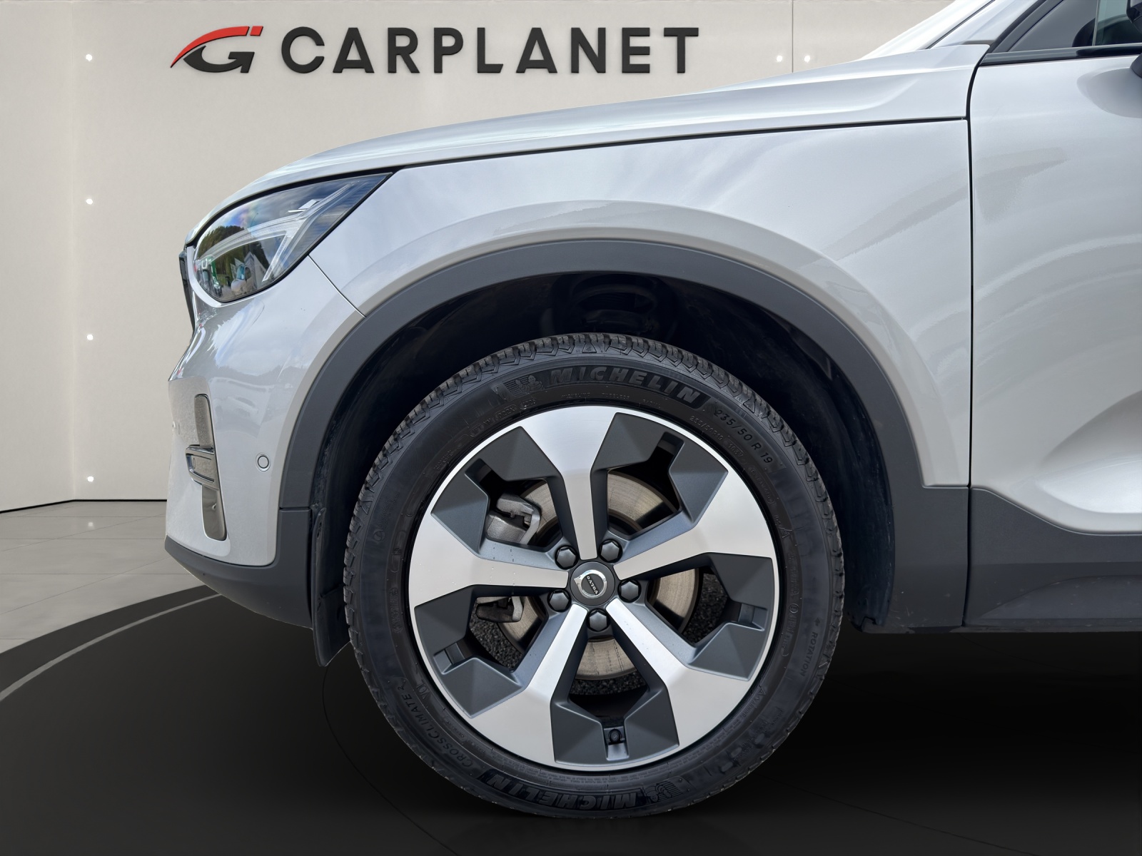 VOLVO XC40 2.0 B4 MH Plus Dark-image-7