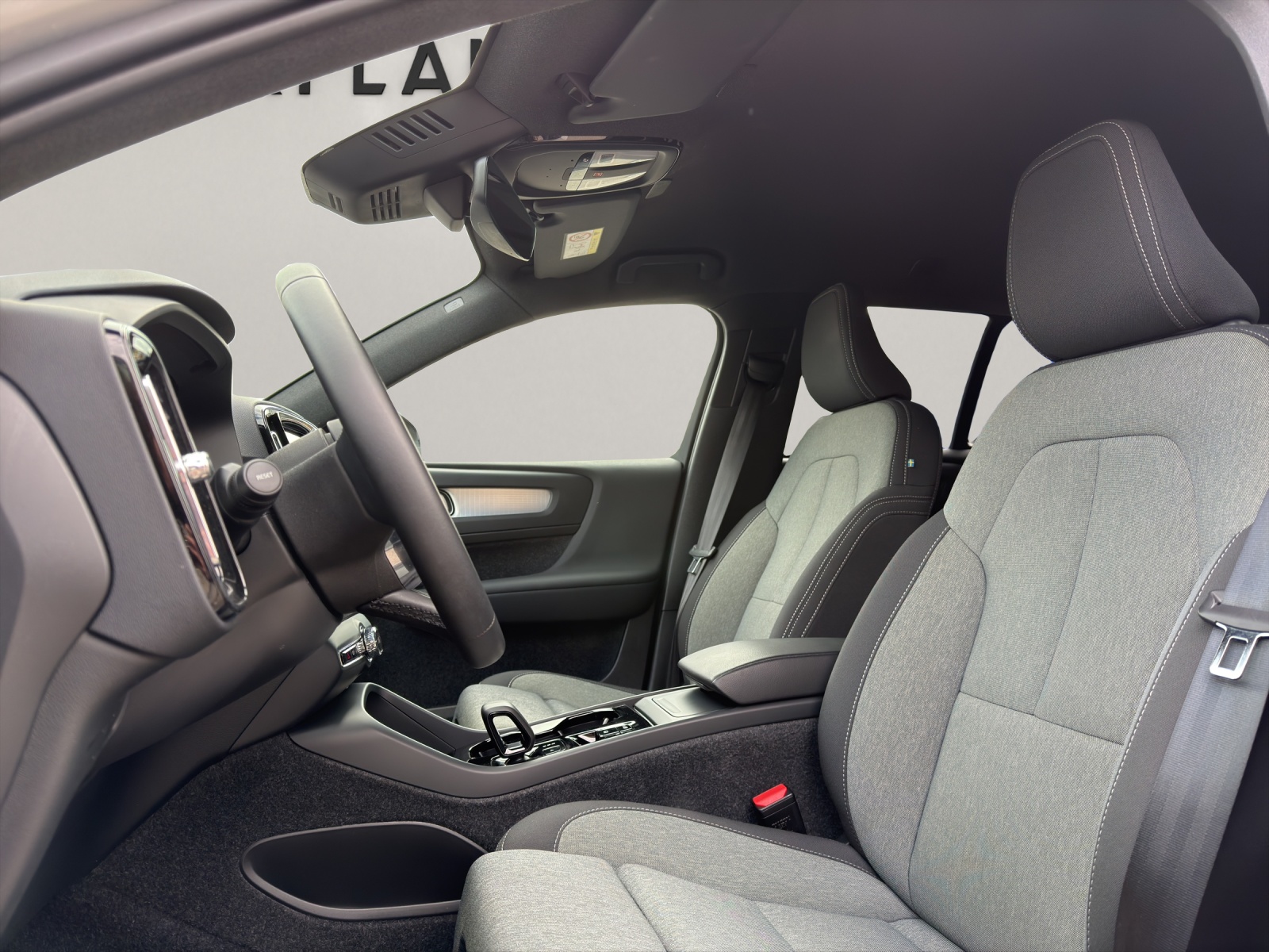VOLVO XC40 2.0 B4 MH Plus Dark-image-9