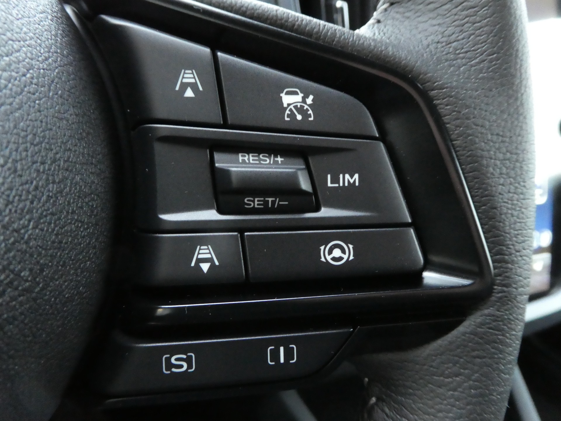 SUBARU Forester 2.0i e-Boxer Swiss Plus Lineartronic-image-14
