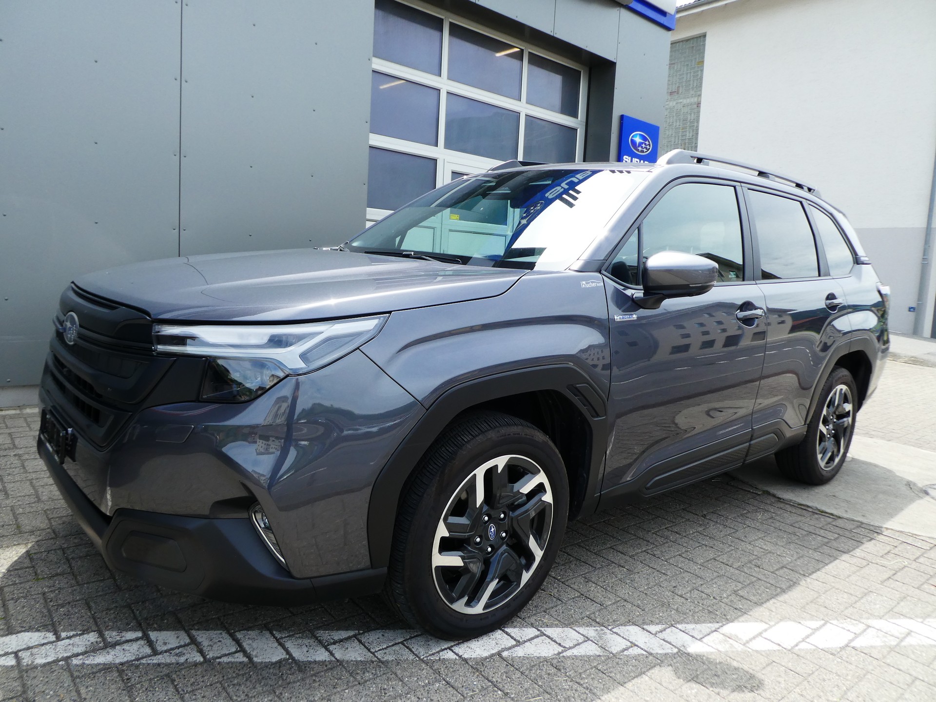 SUBARU Forester 2.0i e-Boxer Swiss Plus Lineartronic-image-3
