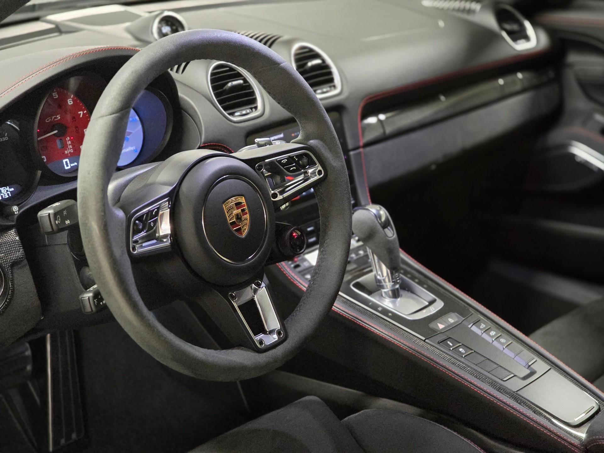 PORSCHE 718 Cayman GTS 4.0 PDK (Full Black)-image-4