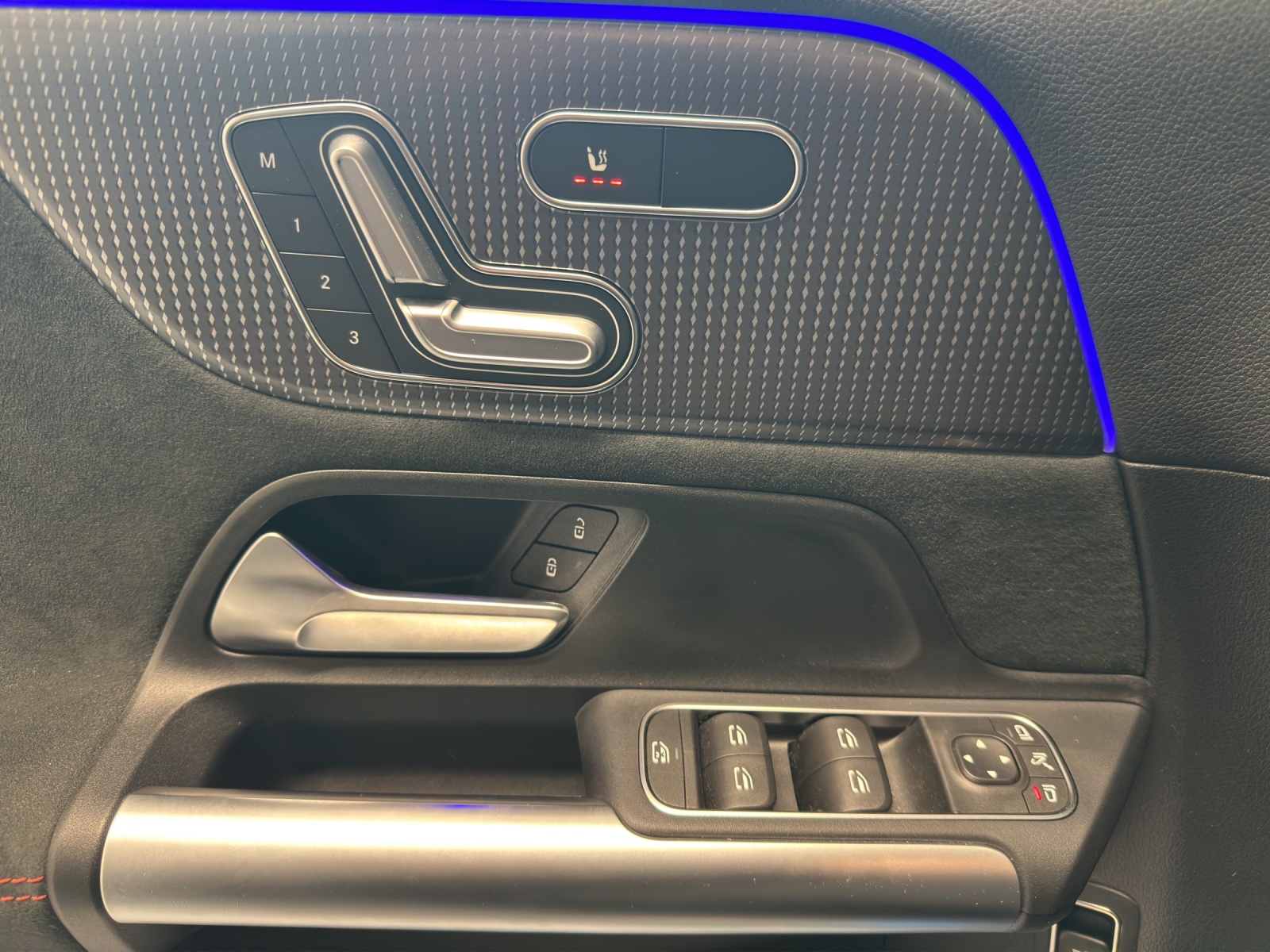 MERCEDES-BENZ EQA 350 AMG Line 4Matic-image-12