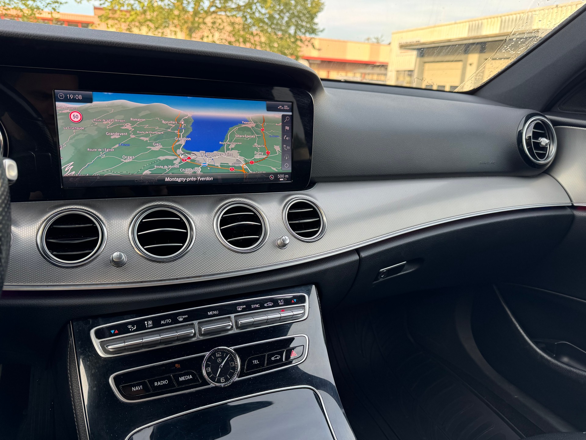 MERCEDES-BENZ E 200 Avantgarde 4Matic 9G-Tronic-image-10