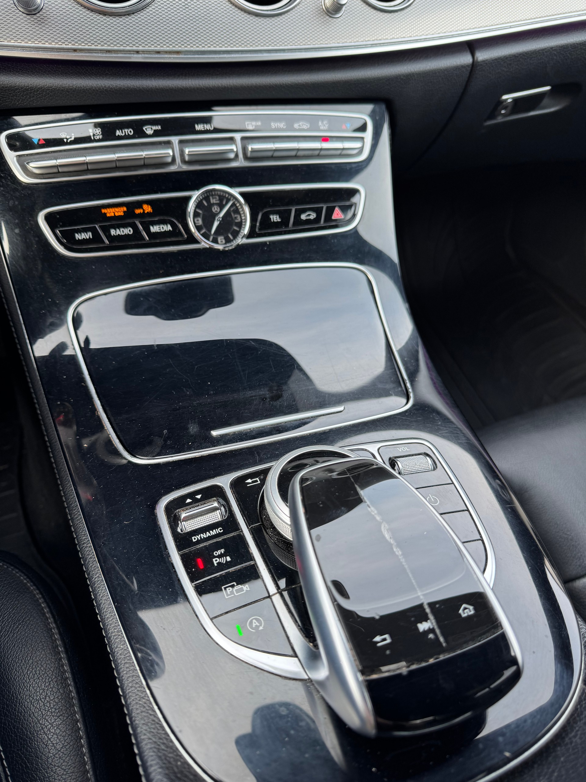 MERCEDES-BENZ E 200 Avantgarde 4Matic 9G-Tronic-image-12