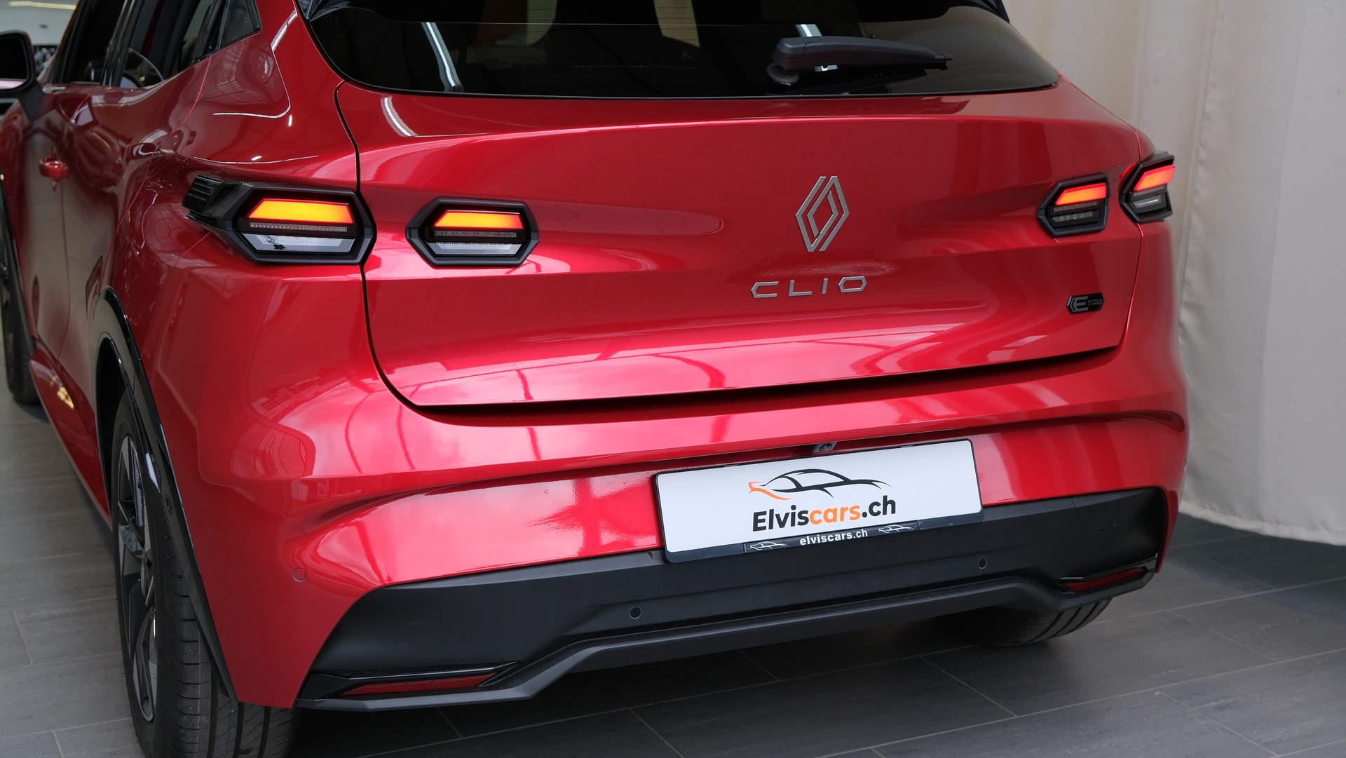 RENAULT Clio 1.8 E-Tech Techno-image-10