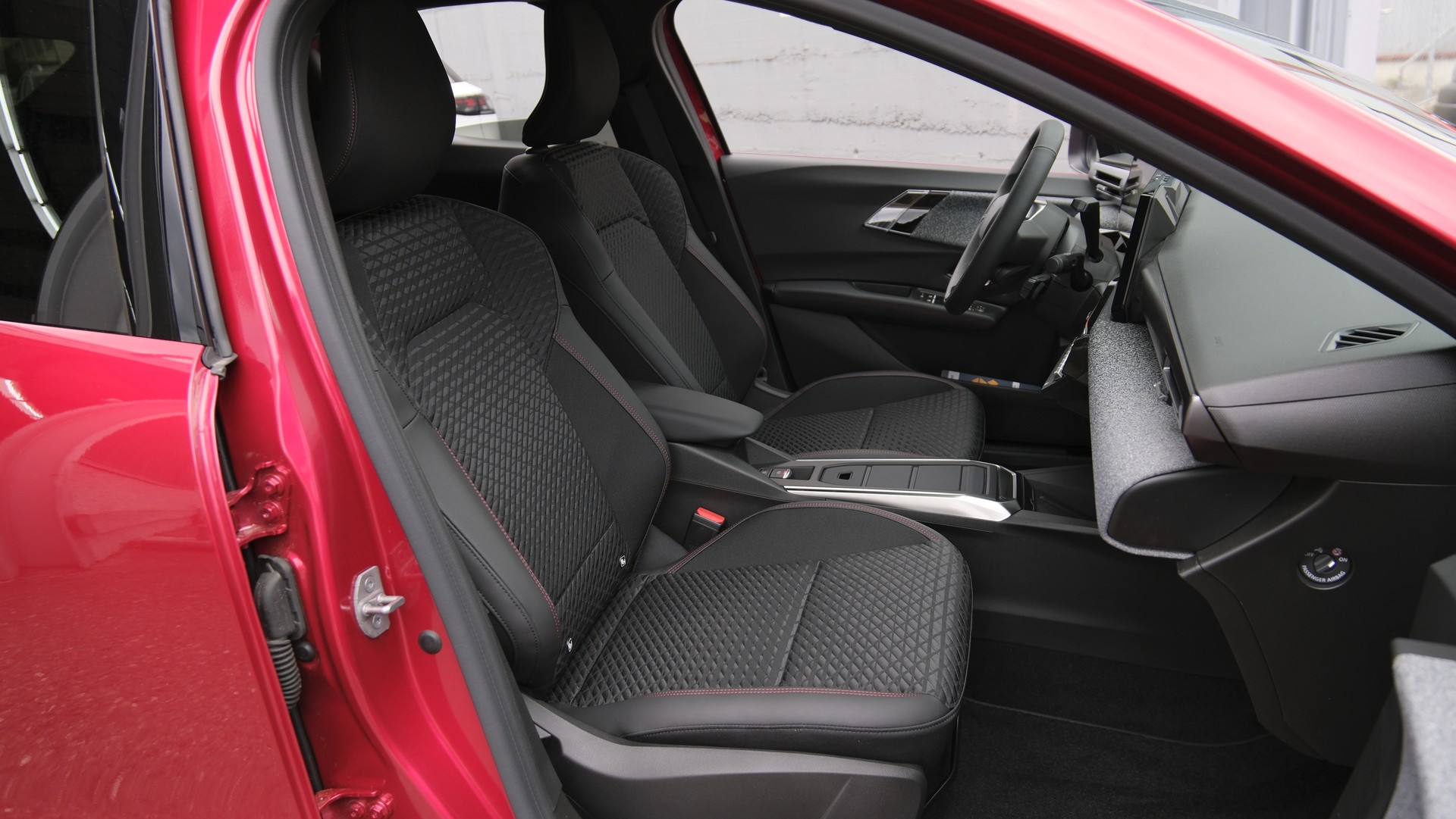 RENAULT Clio 1.8 E-Tech Techno-image-17