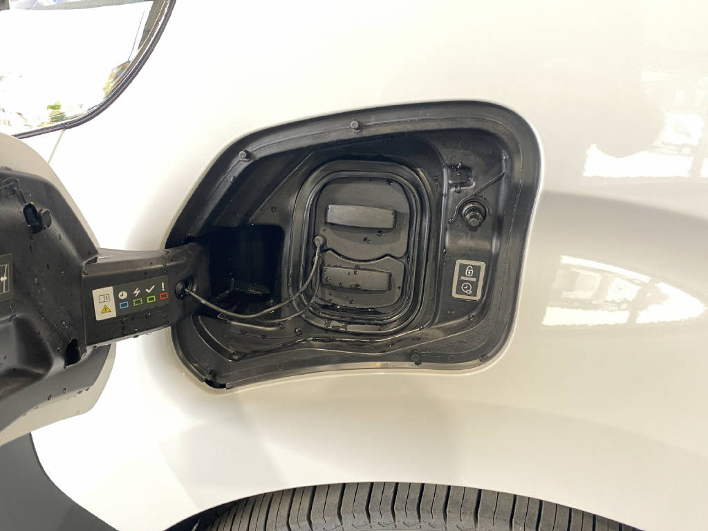 PEUGEOT e-Expert Kaw. Standard 75 kWh 136 PS-image-17