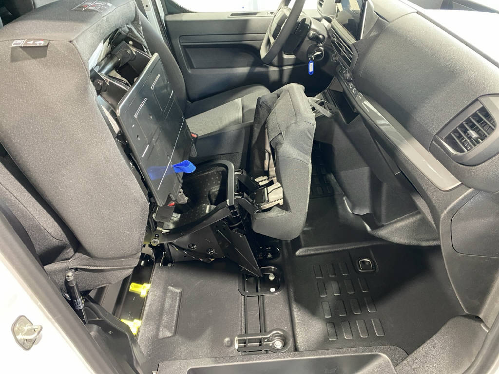 PEUGEOT e-Expert Kaw. Standard 75 kWh 136 PS-image-16
