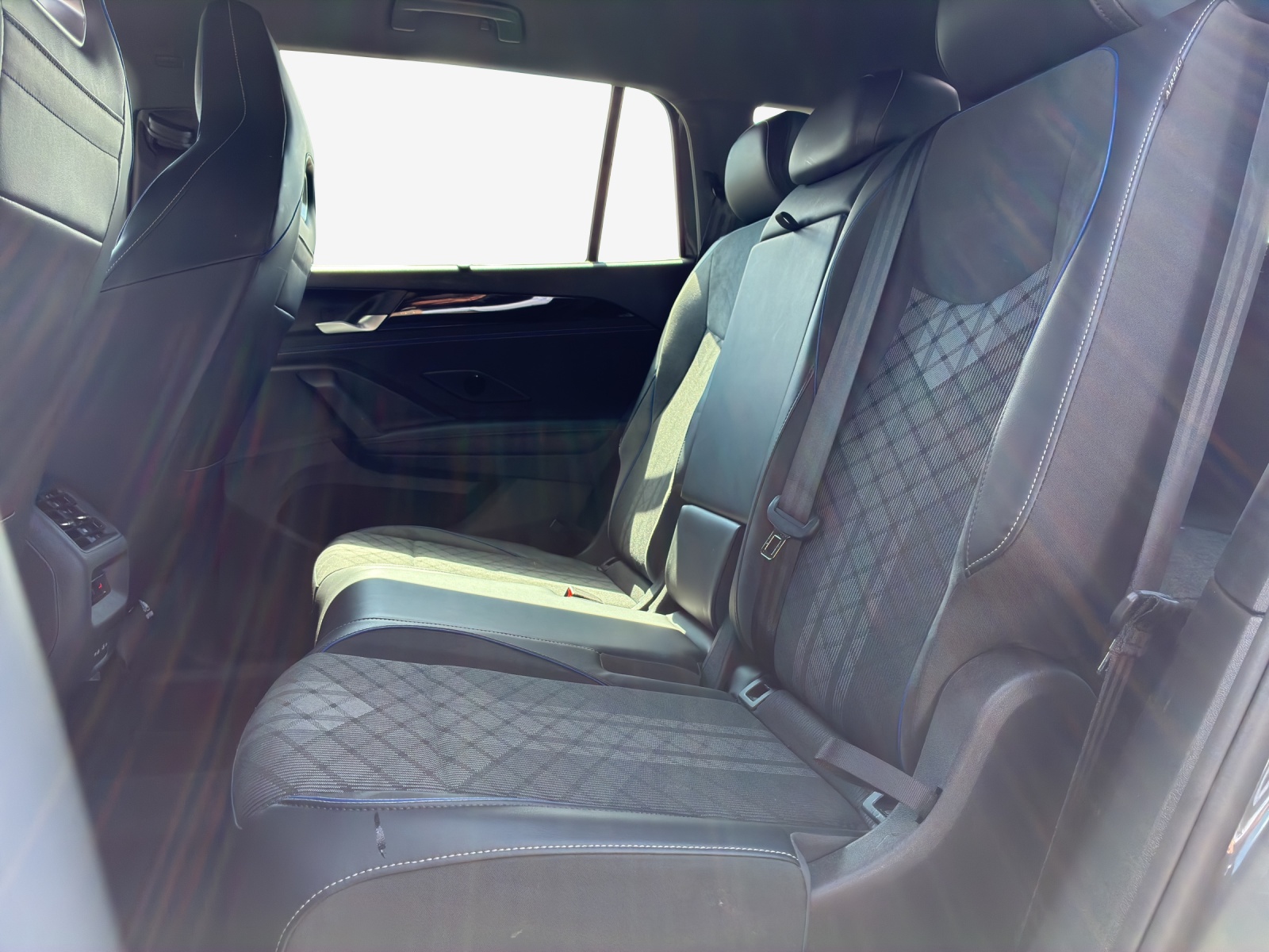 VW Tayron 2.0 TSI R-Line DSG 4Motion-image-11