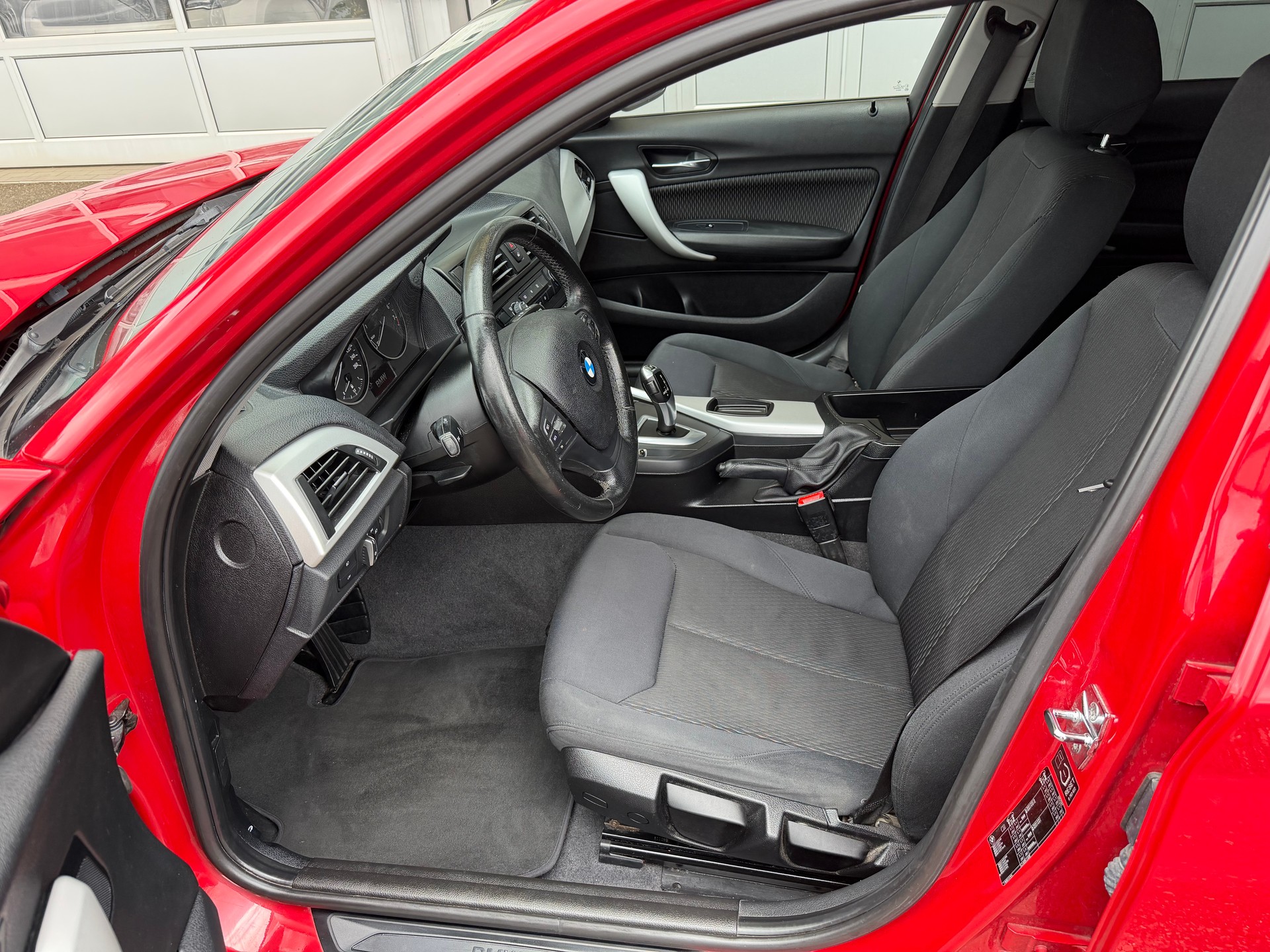 BMW 118i Sport Line Steptronic-image-7