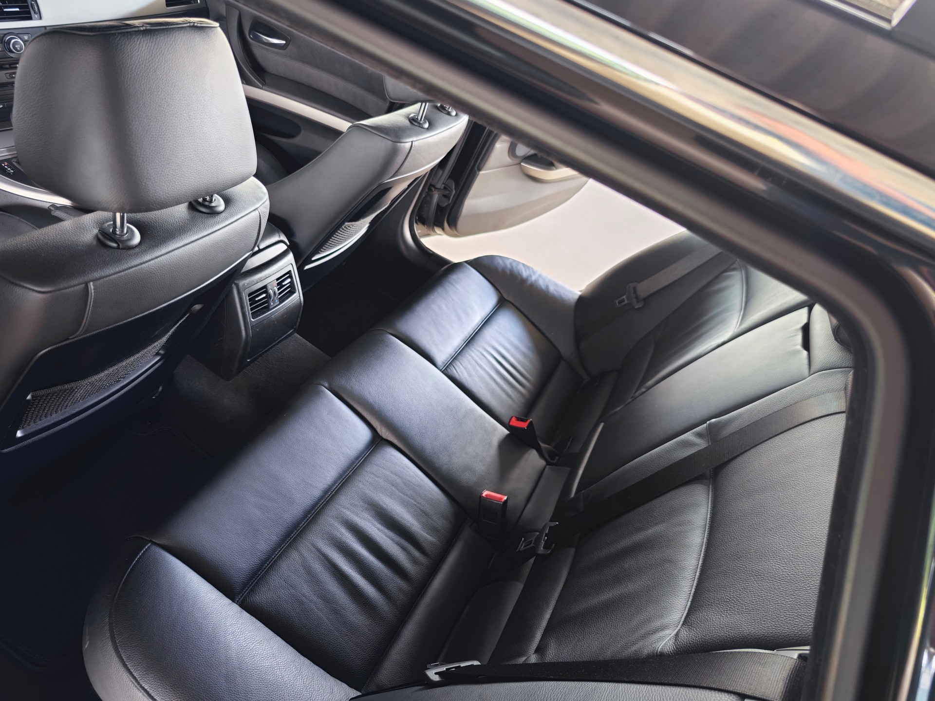 BMW 330xd-image-9