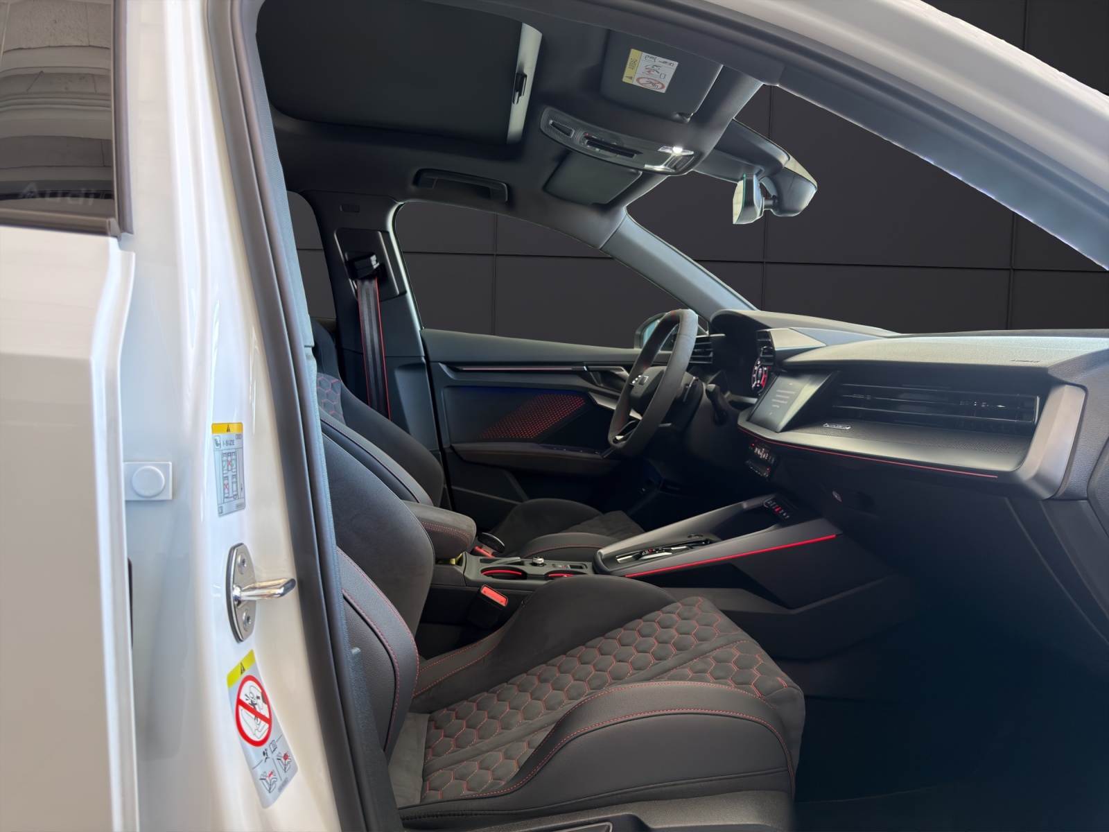 AUDI RS3 Sportback 2.5 TSI quattro S-tronic-image-12